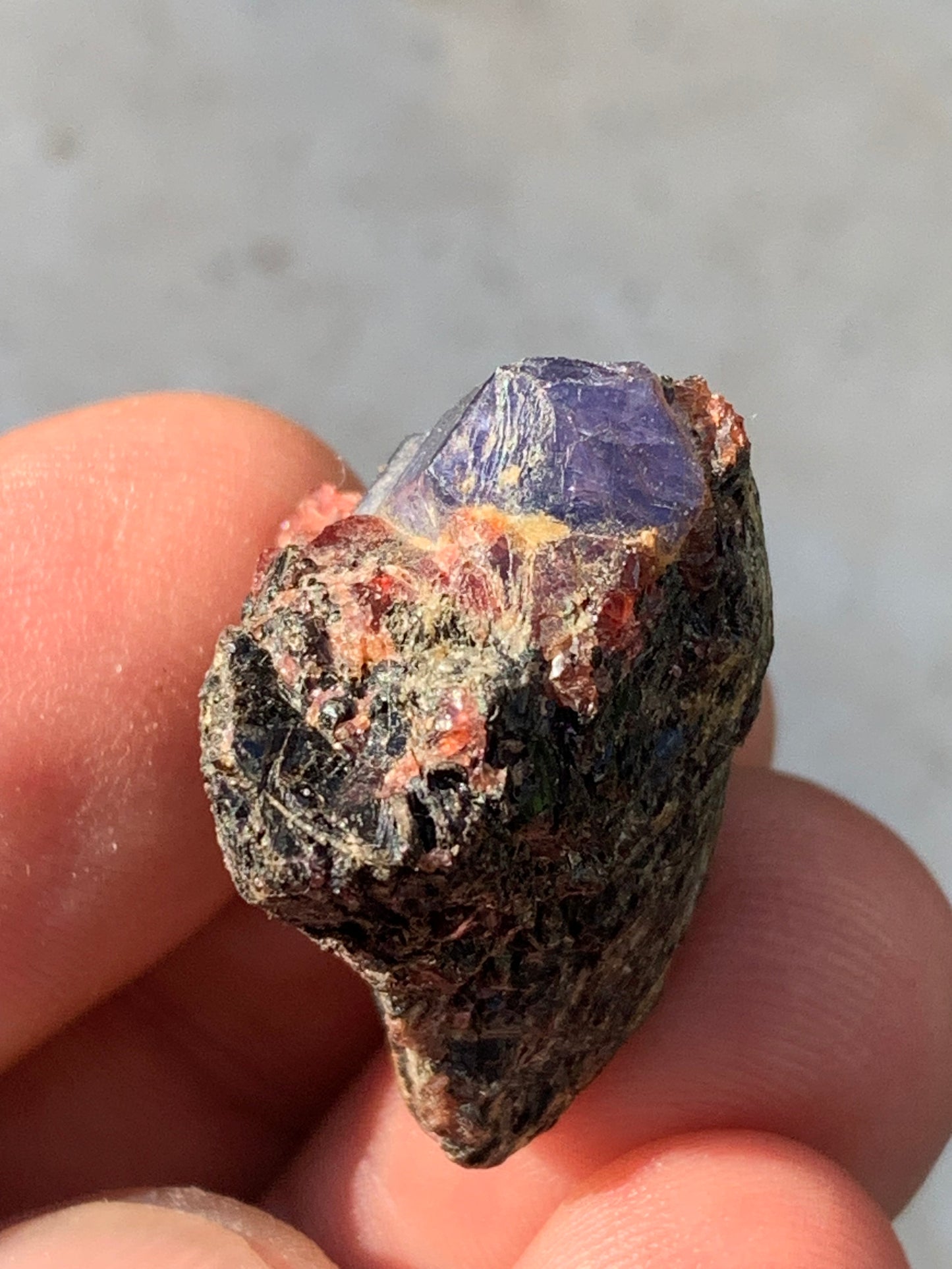 Rubis sur gangue de Zoisite, 25mm x24 x 23 - 17,7 grammes. Parfait en collection, exposition, lapidage...