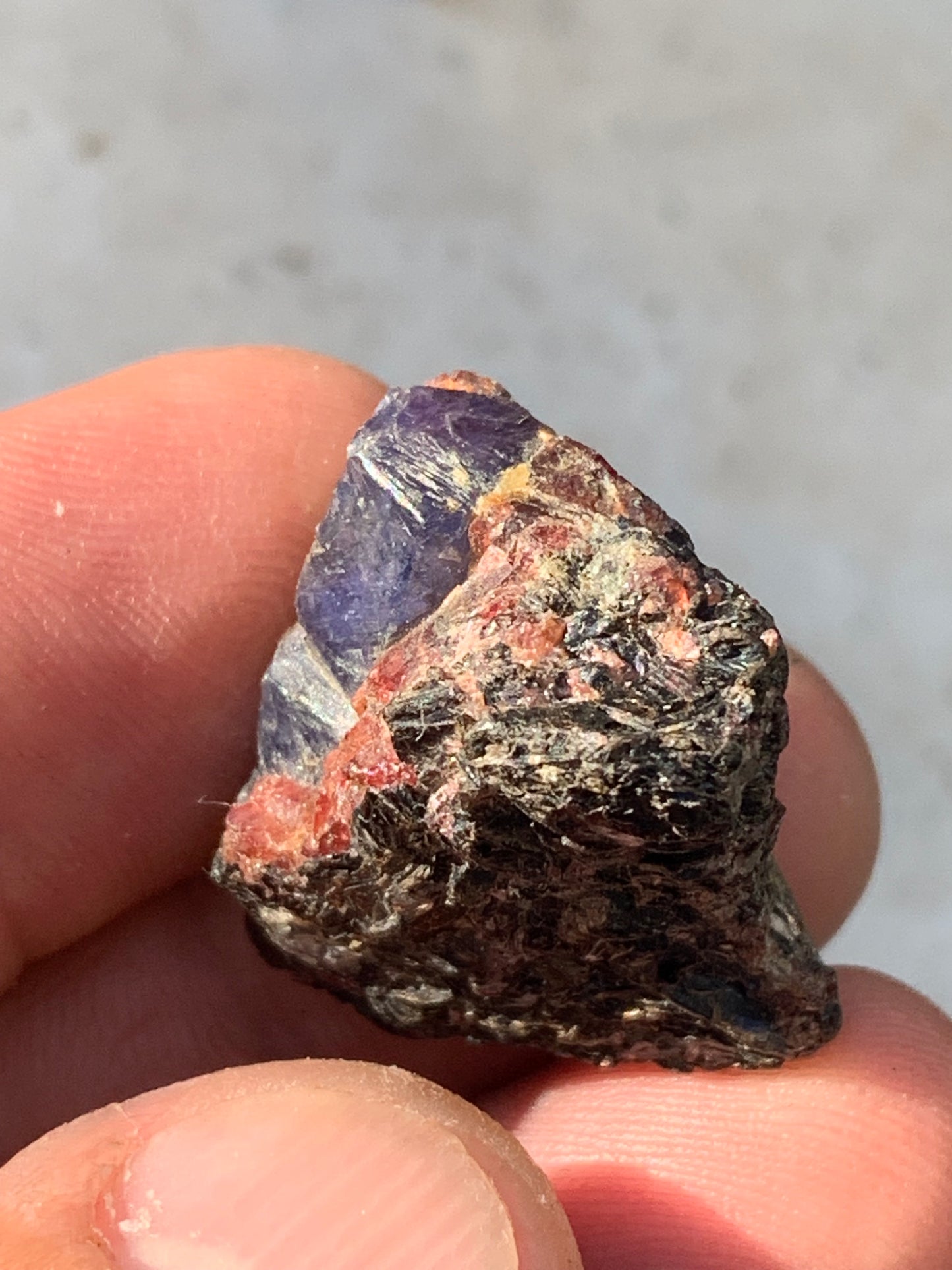 Rubis sur gangue de Zoisite, 25mm x24 x 23 - 17,7 grammes. Parfait en collection, exposition, lapidage...