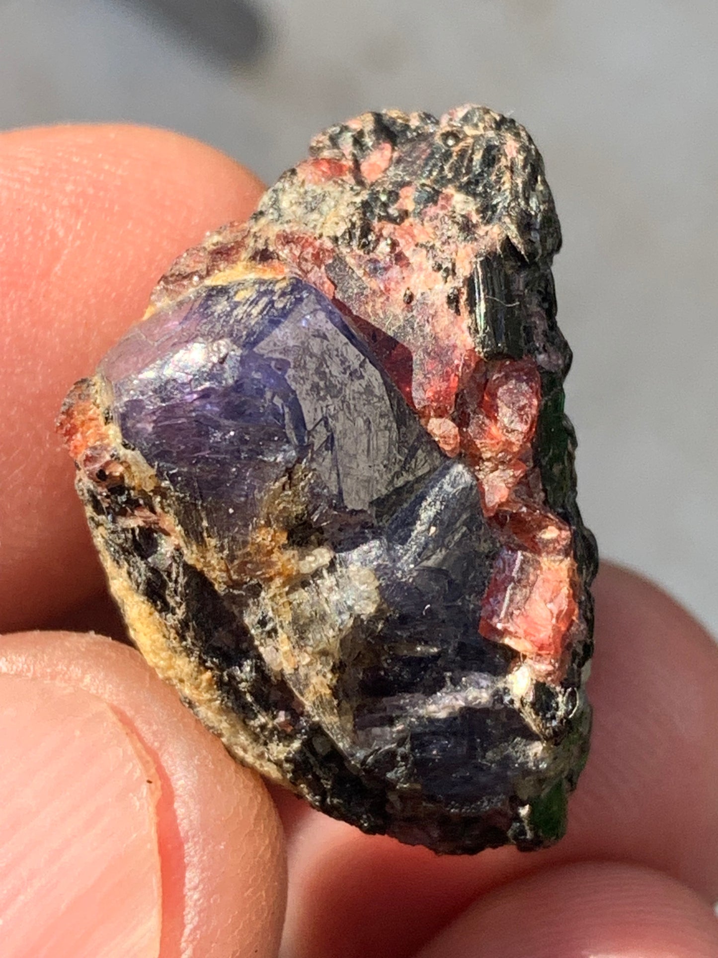 Rubis sur gangue de Zoisite, 25mm x24 x 23 - 17,7 grammes. Parfait en collection, exposition, lapidage...
