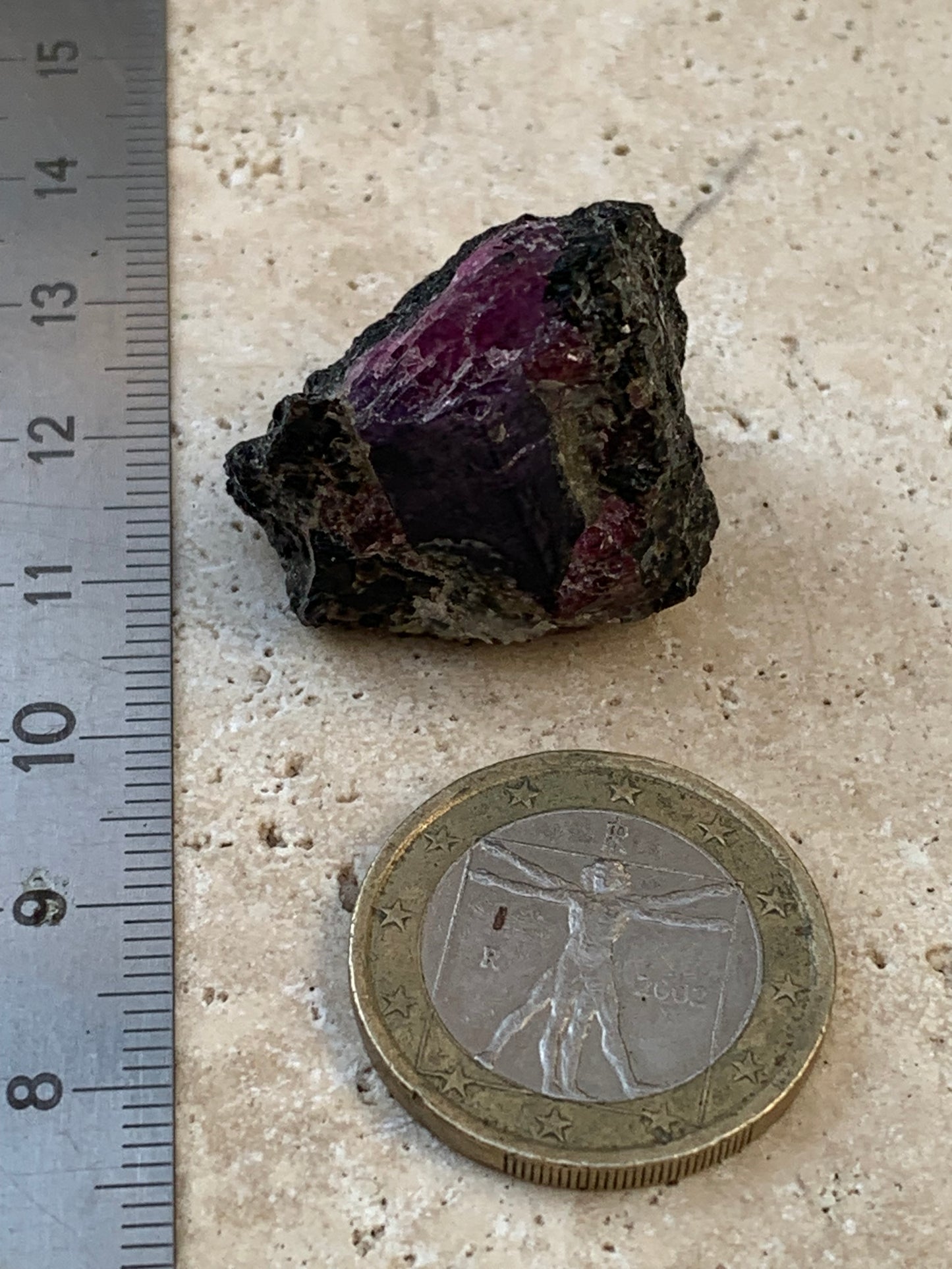 Rubis sur gangue de Zoisite, 27mm x23 x 20 - 17,1 grammes. Parfait en collection, exposition, lapidage...
