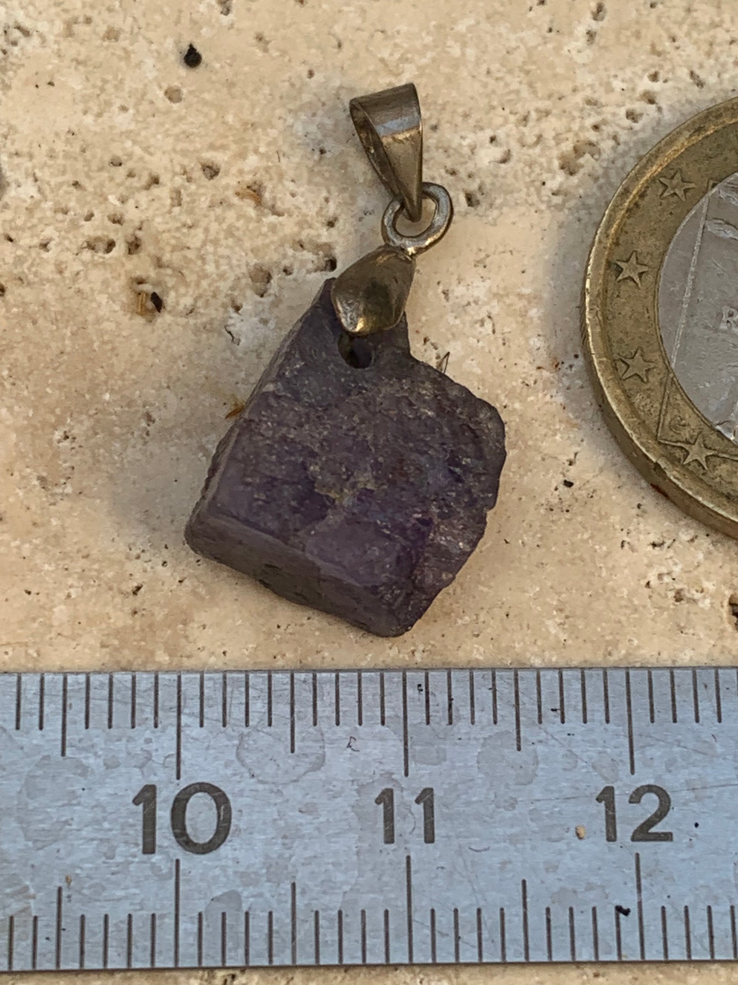 Tanzanite, pendentif de 25mm x 12 x 8 - 12,5 carats. Parfait en bijouterie, collection ,exposition...