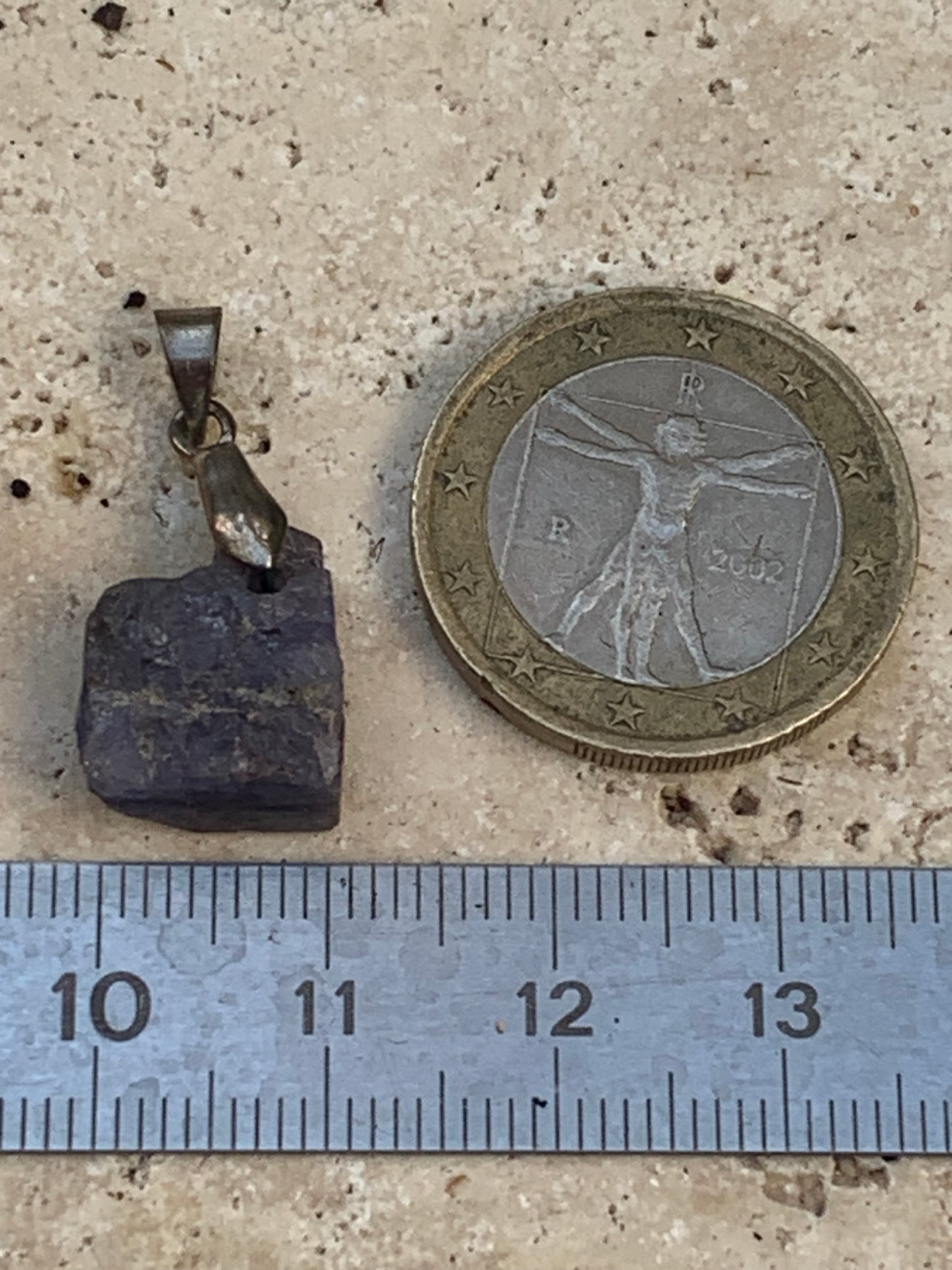 Tanzanite, pendentif de 25mm x 12 x 8 - 12,5 carats. Parfait en bijouterie, collection ,exposition...