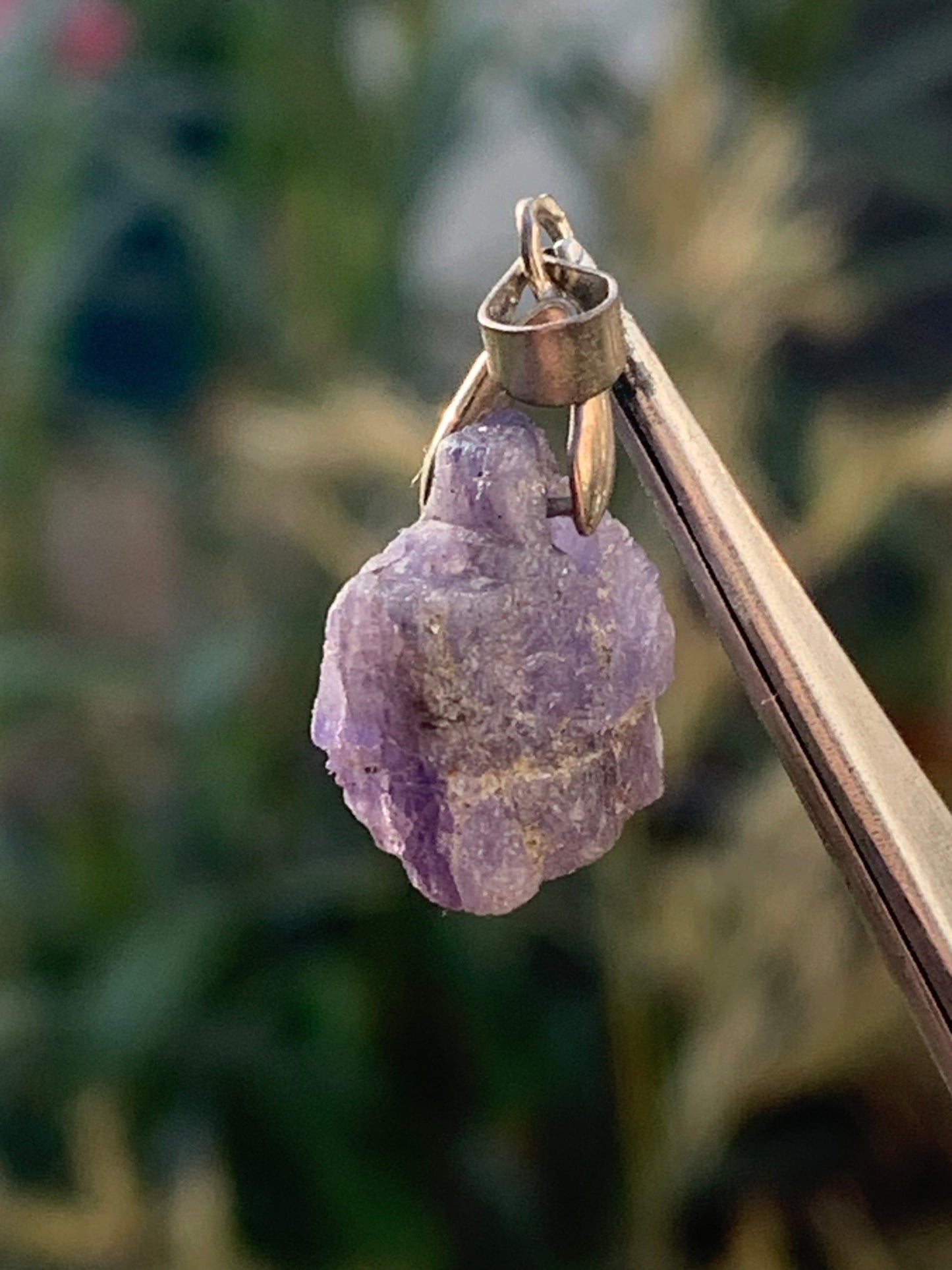 Tanzanite, pendentif de 25mm x 12 x 8 - 12,5 carats. Parfait en bijouterie, collection ,exposition...