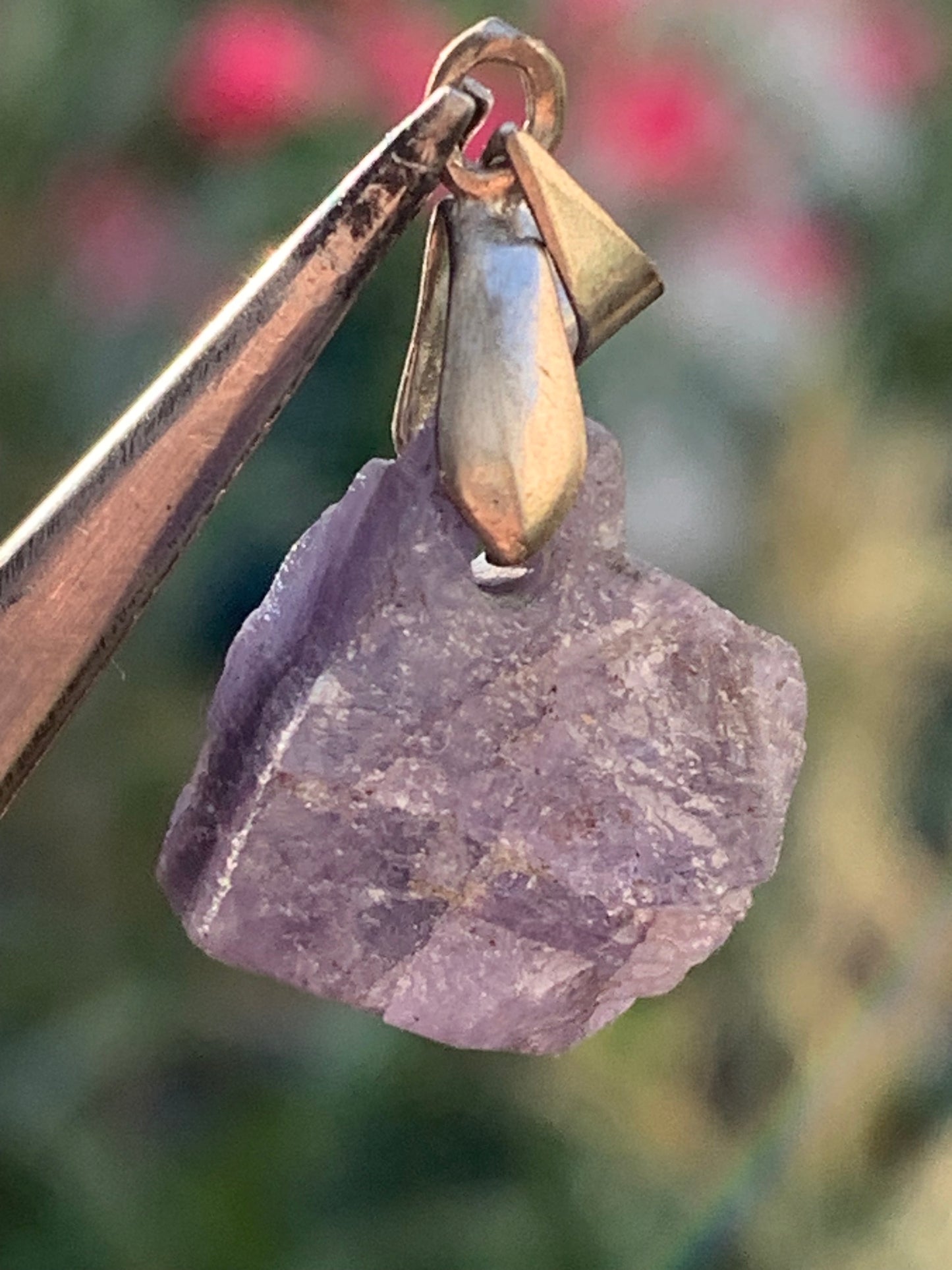 Tanzanite, pendentif de 25mm x 12 x 8 - 12,5 carats. Parfait en bijouterie, collection ,exposition...