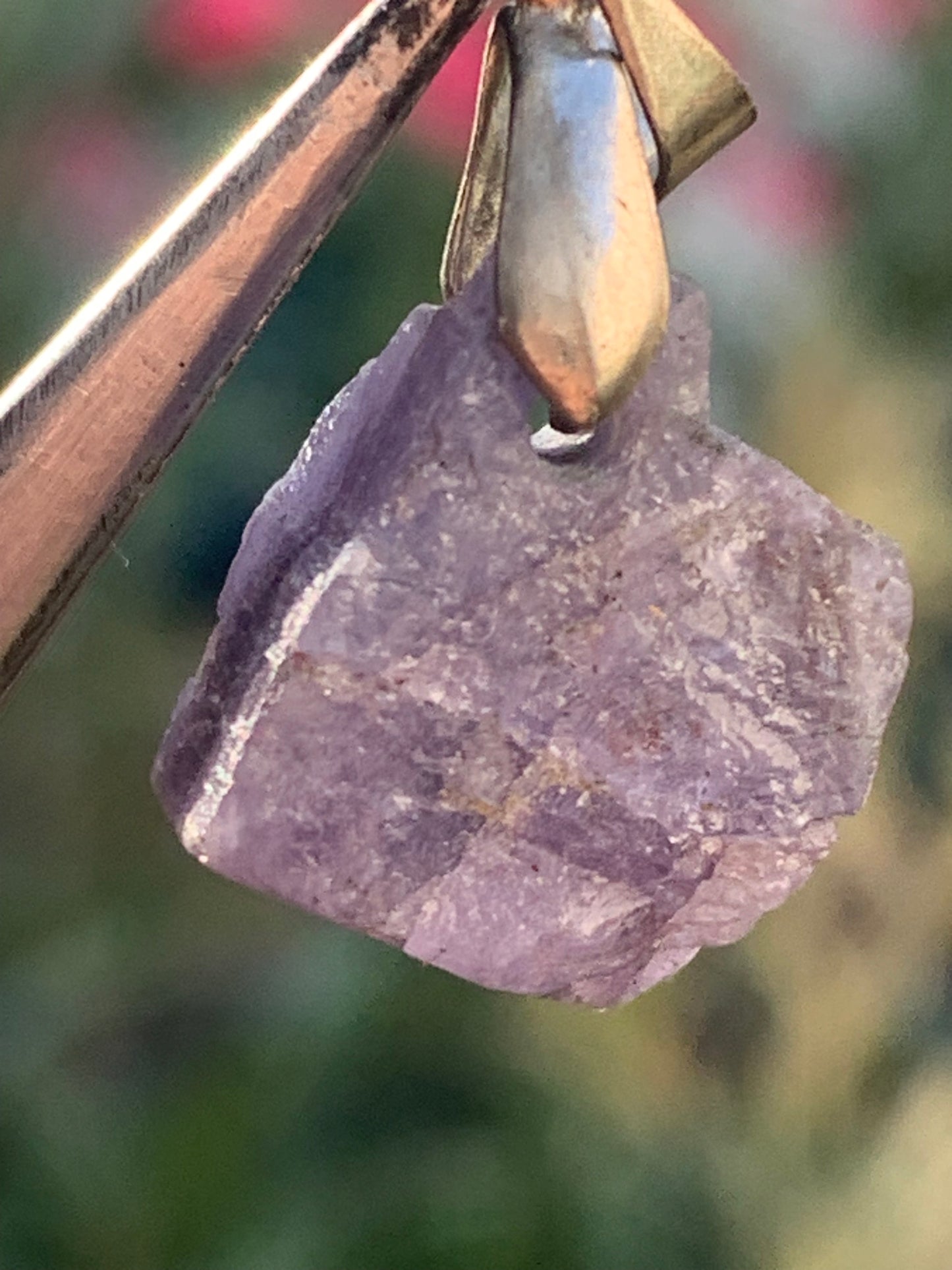 Tanzanite, pendentif de 25mm x 12 x 8 - 12,5 carats. Parfait en bijouterie, collection ,exposition...