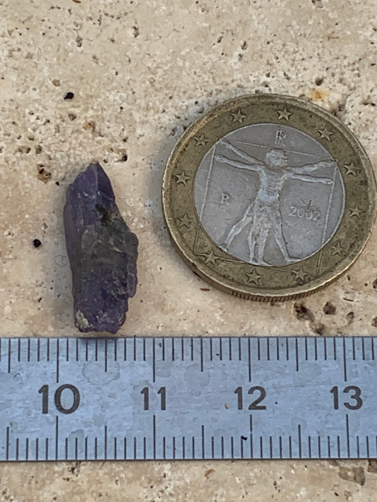 Tanzanite, rough specimen of 20mm x 8 x 5 - 1 gram. Perfect for collection, jewelry, exhibition...