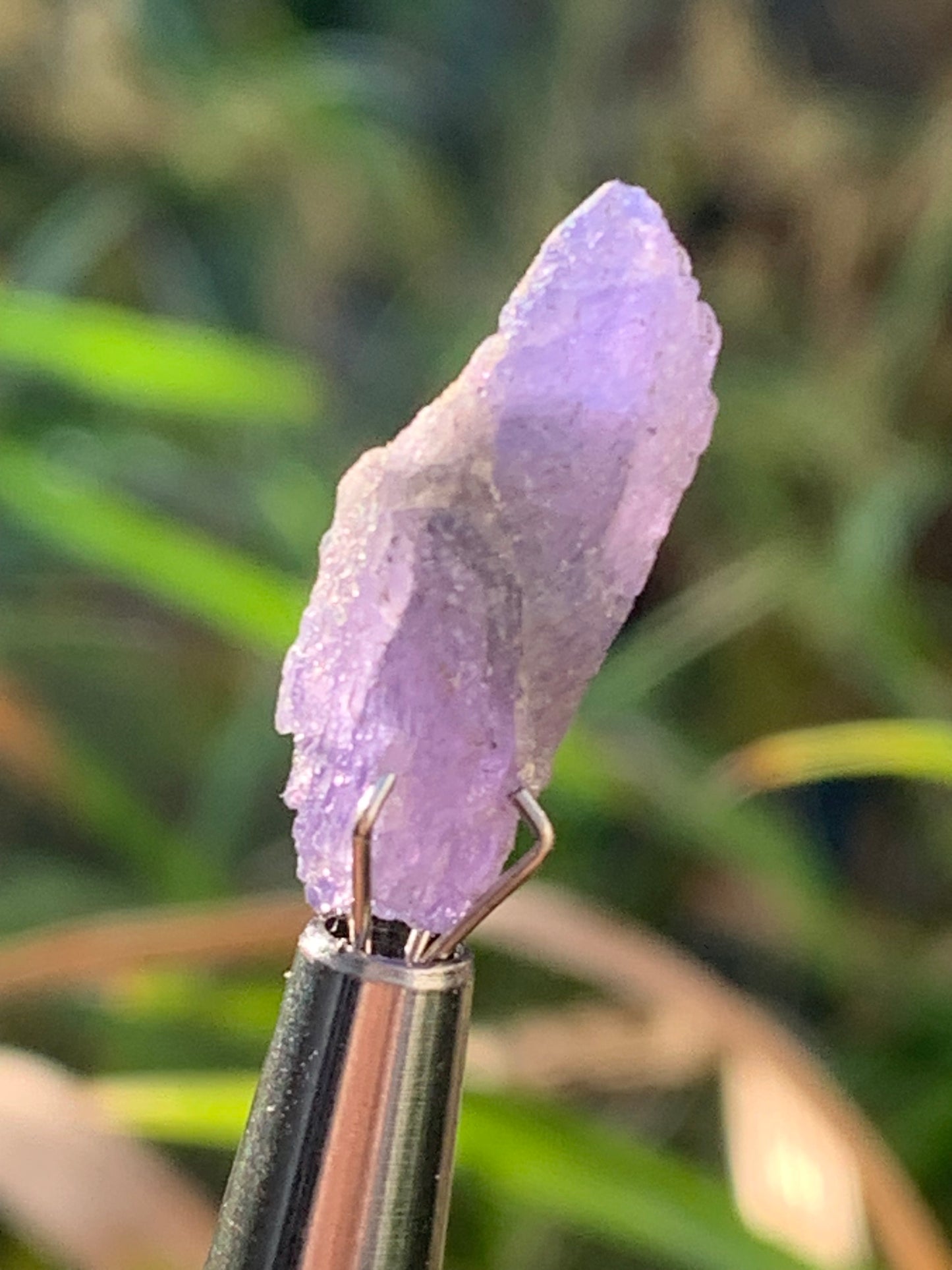 Tanzanite, rough specimen of 20mm x 8 x 5 - 1 gram. Perfect for collection, jewelry, exhibition...