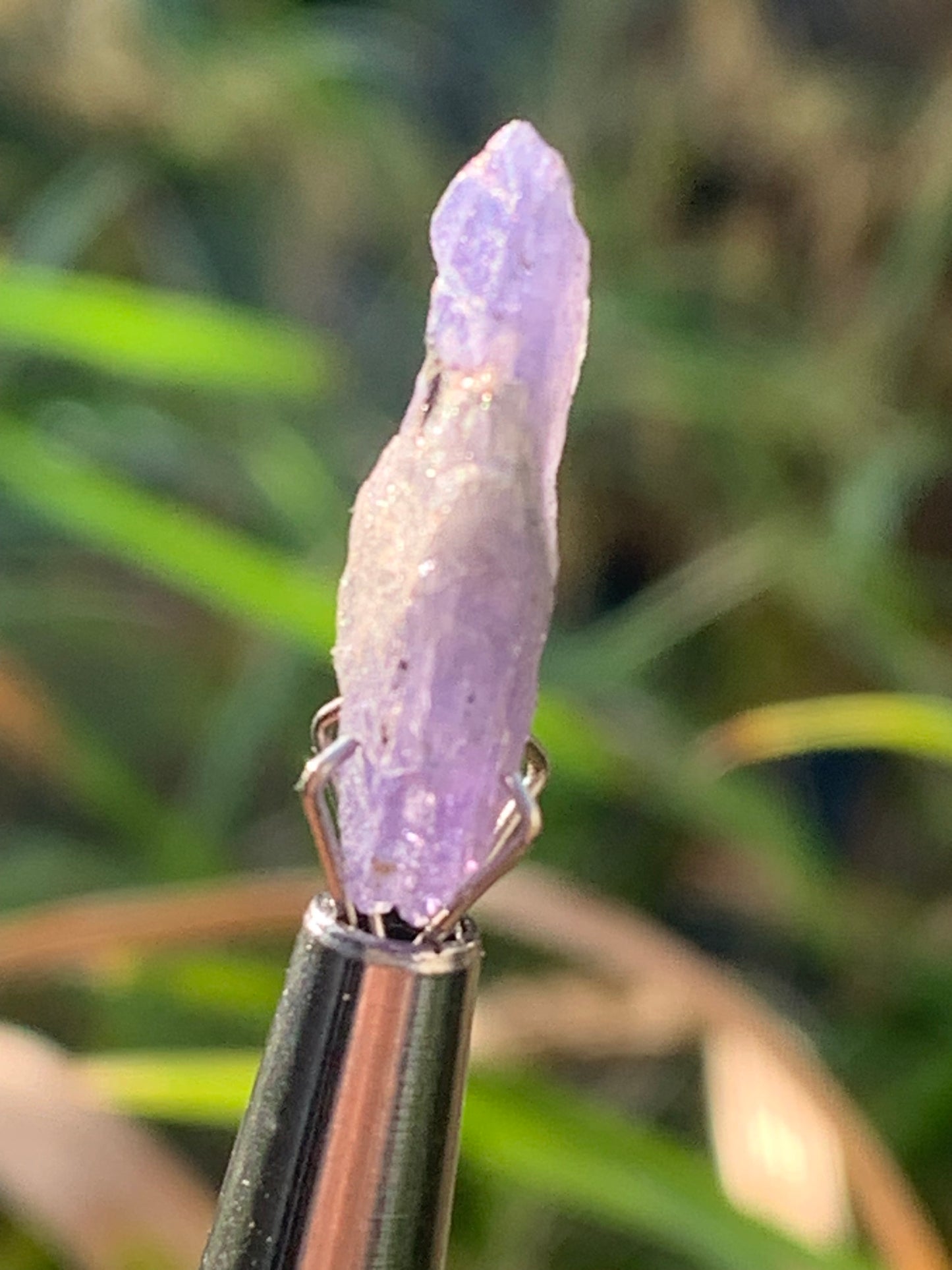 Tanzanite, rough specimen of 20mm x 8 x 5 - 1 gram. Perfect for collection, jewelry, exhibition...