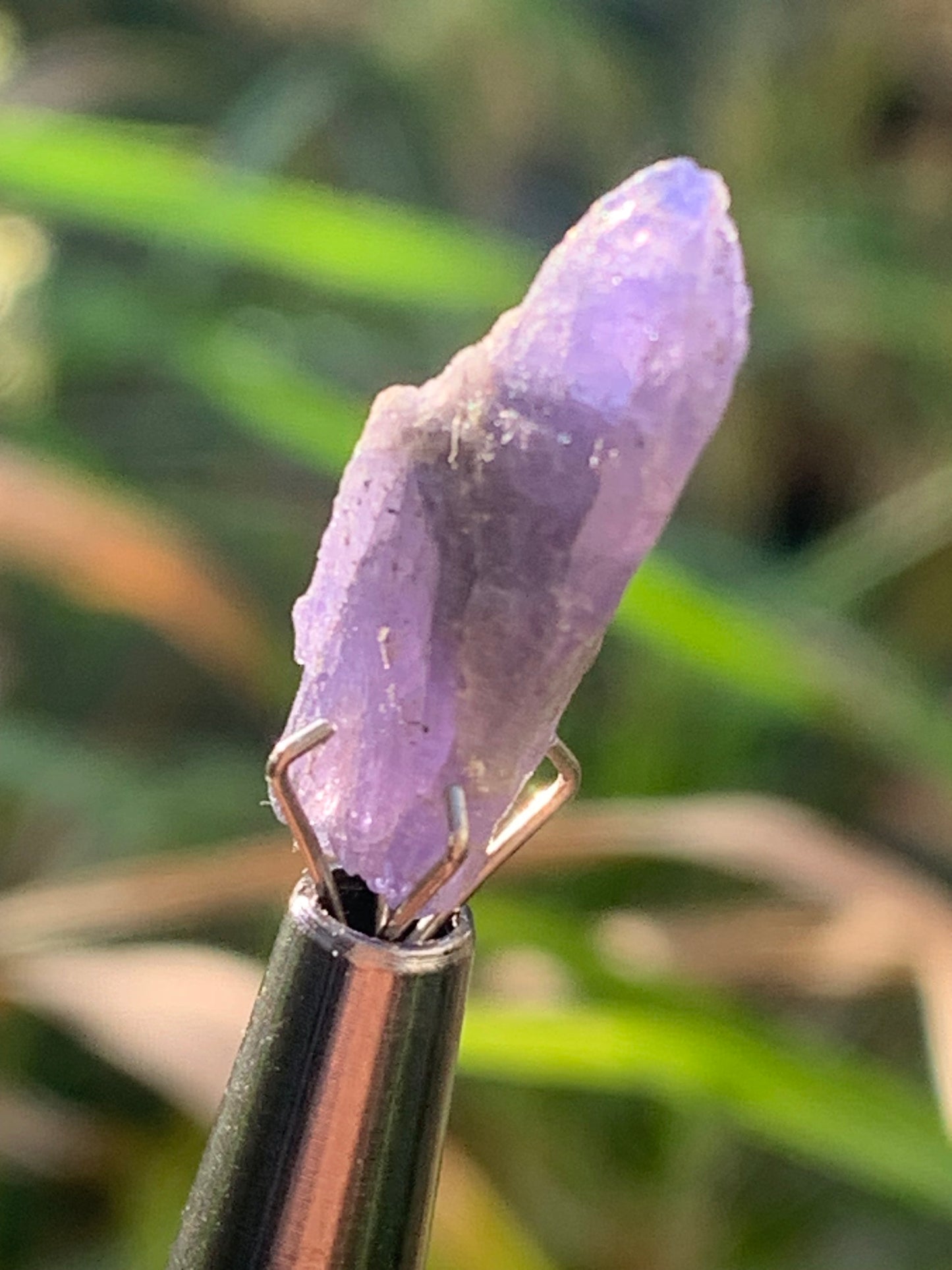 Tanzanite, rough specimen of 20mm x 8 x 5 - 1 gram. Perfect for collection, jewelry, exhibition...