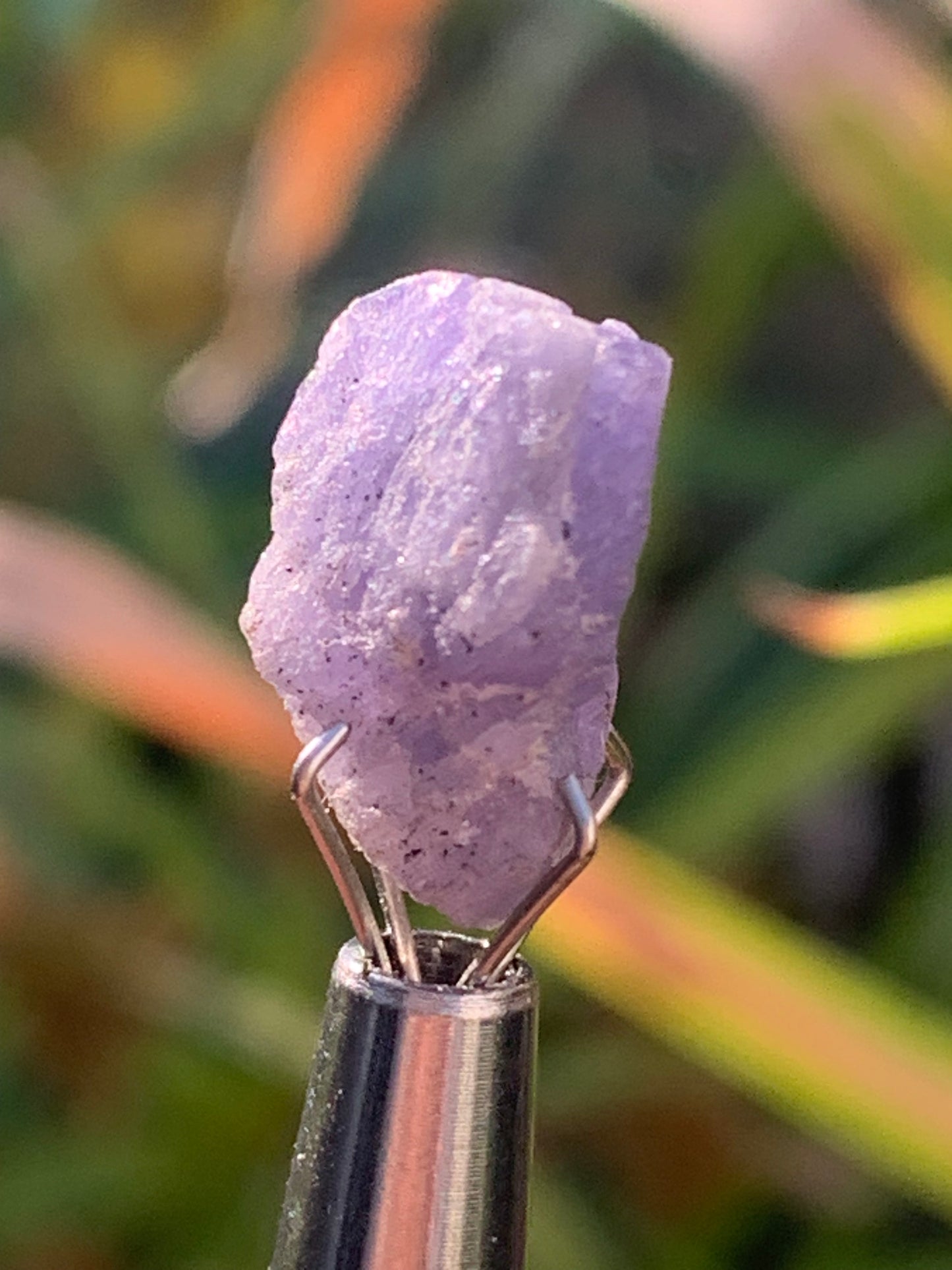 Tanzanite, pièce brute de 14mm x10 x8/ 1,4 gramme. Parfait en collection, bijouterie, exposition...