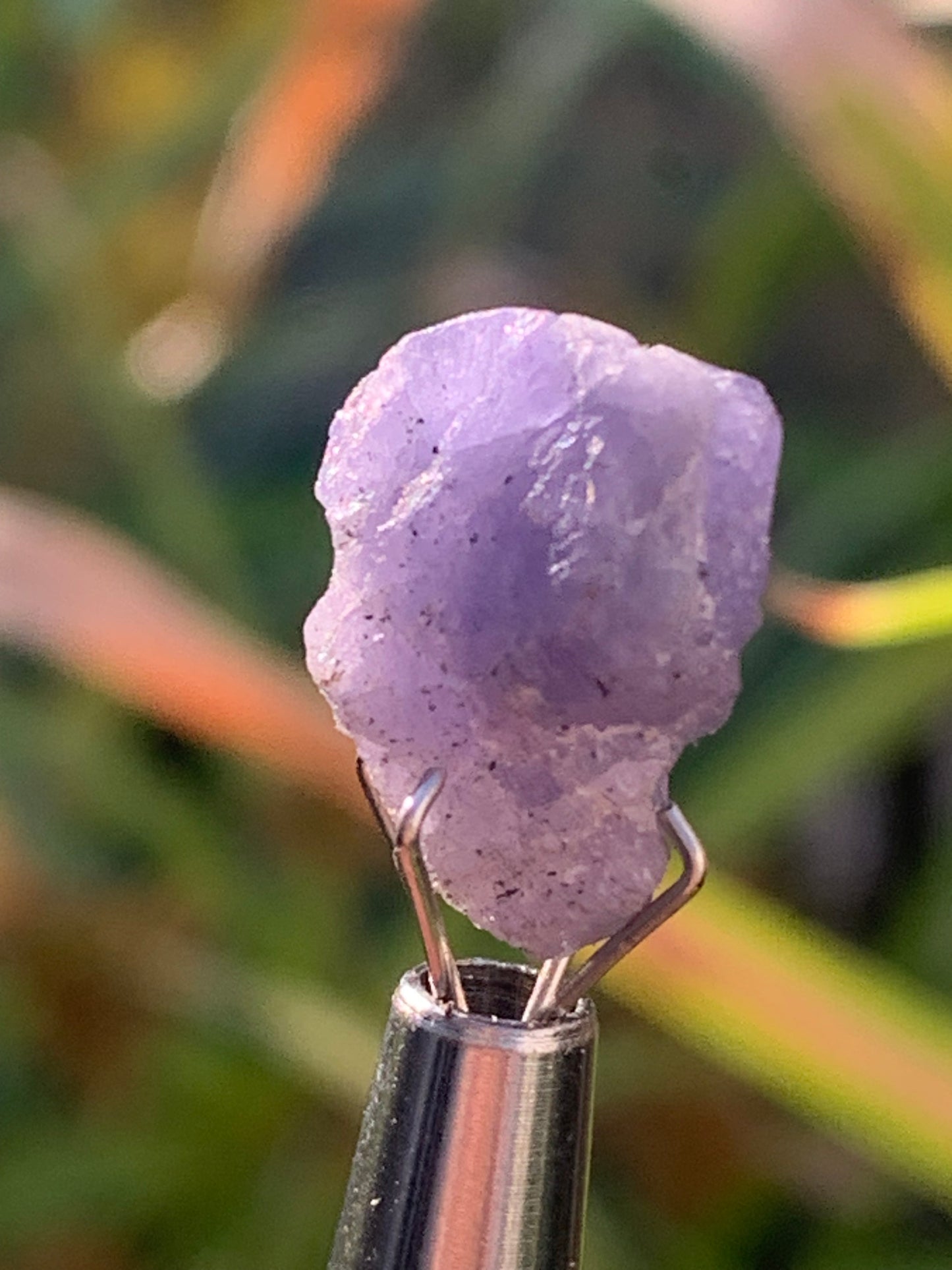 Tanzanite, pièce brute de 14mm x10 x8/ 1,4 gramme. Parfait en collection, bijouterie, exposition...