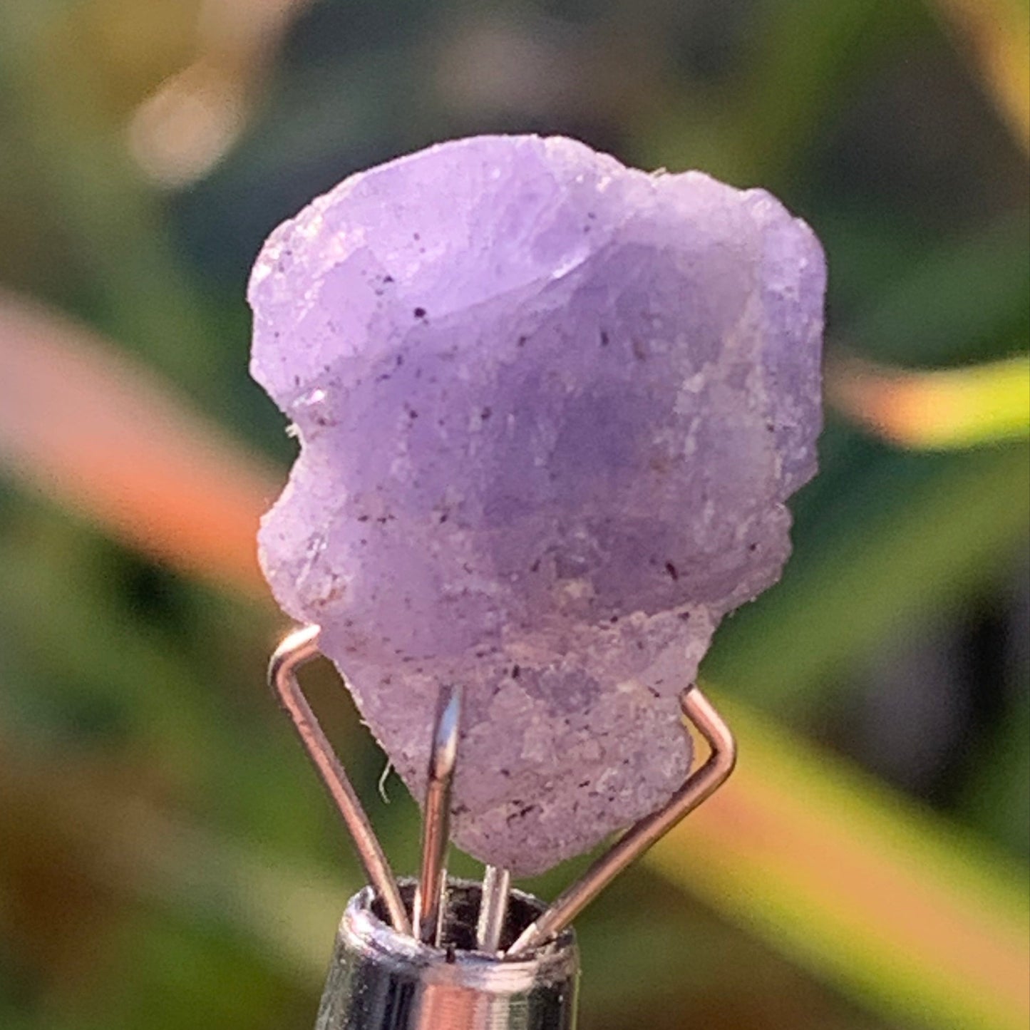 Tanzanite, pièce brute de 14mm x10 x8/ 1,4 gramme. Parfait en collection, bijouterie, exposition...