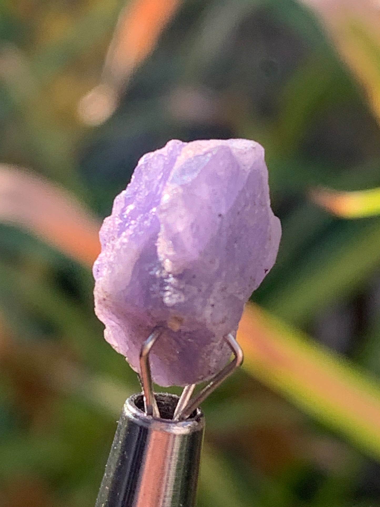 Tanzanite, pièce brute de 14mm x10 x8/ 1,4 gramme. Parfait en collection, bijouterie, exposition...