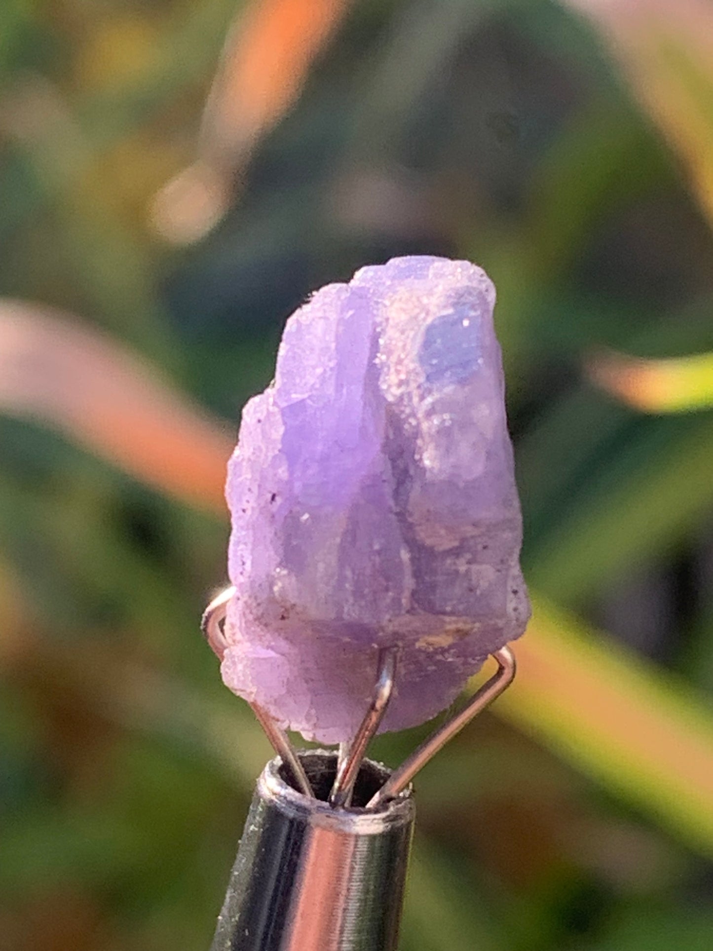 Tanzanite, pièce brute de 14mm x10 x8/ 1,4 gramme. Parfait en collection, bijouterie, exposition...