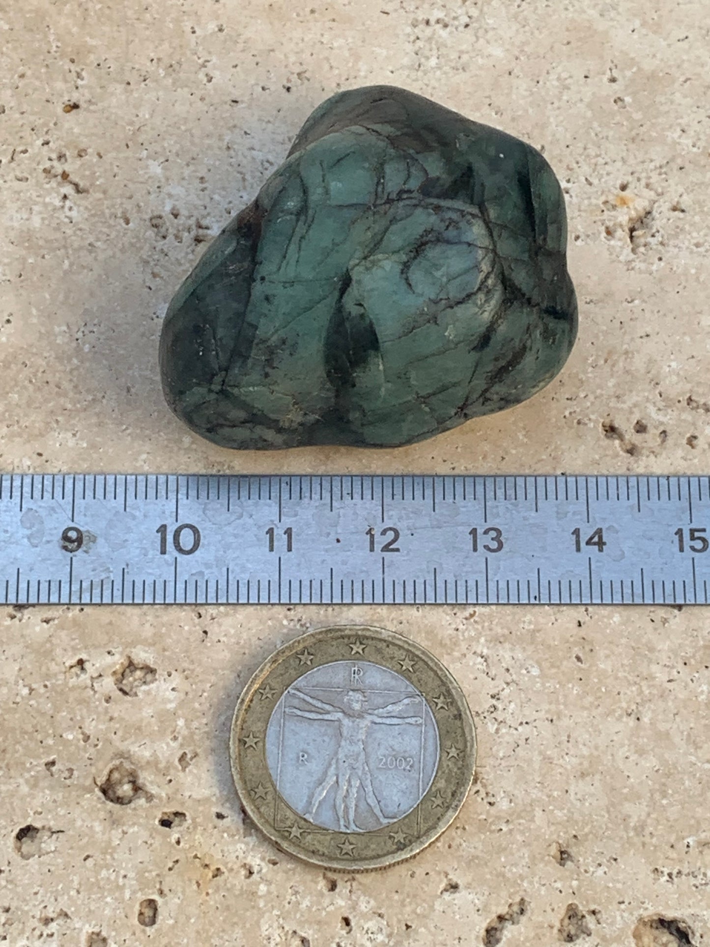 Émeraude, pièce brute de 42mm x37 x27 - 45,4 grammes. Parfait en collection, bijouterie, exposition...