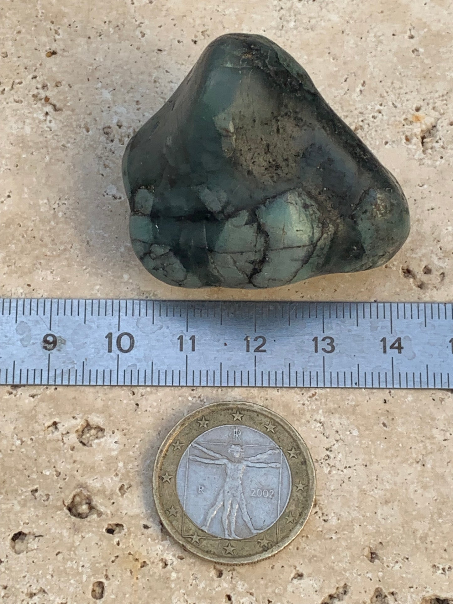 Émeraude, pièce brute de 42mm x37 x27 - 45,4 grammes. Parfait en collection, bijouterie, exposition...