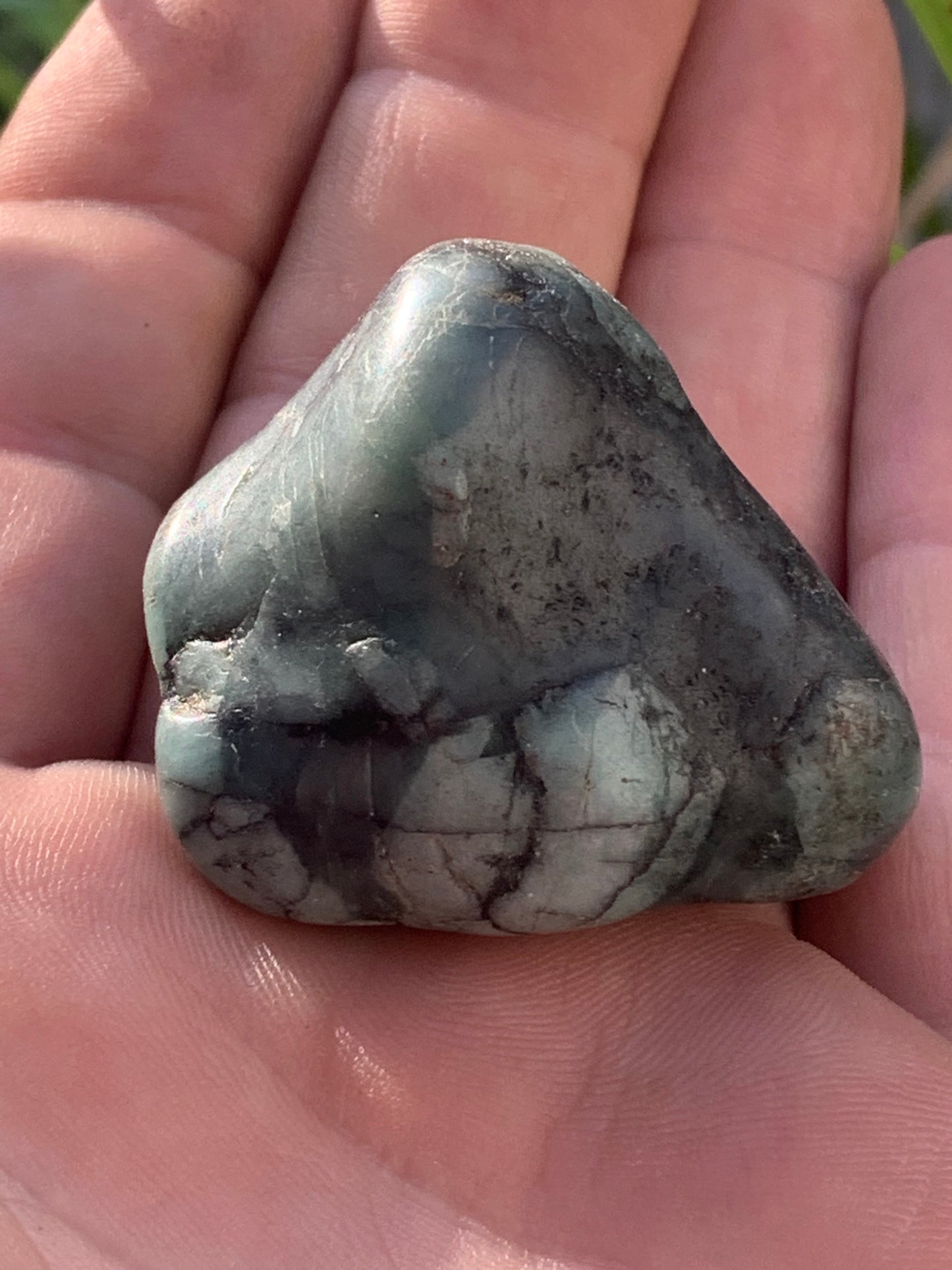 Émeraude, pièce brute de 42mm x37 x27 - 45,4 grammes. Parfait en collection, bijouterie, exposition...