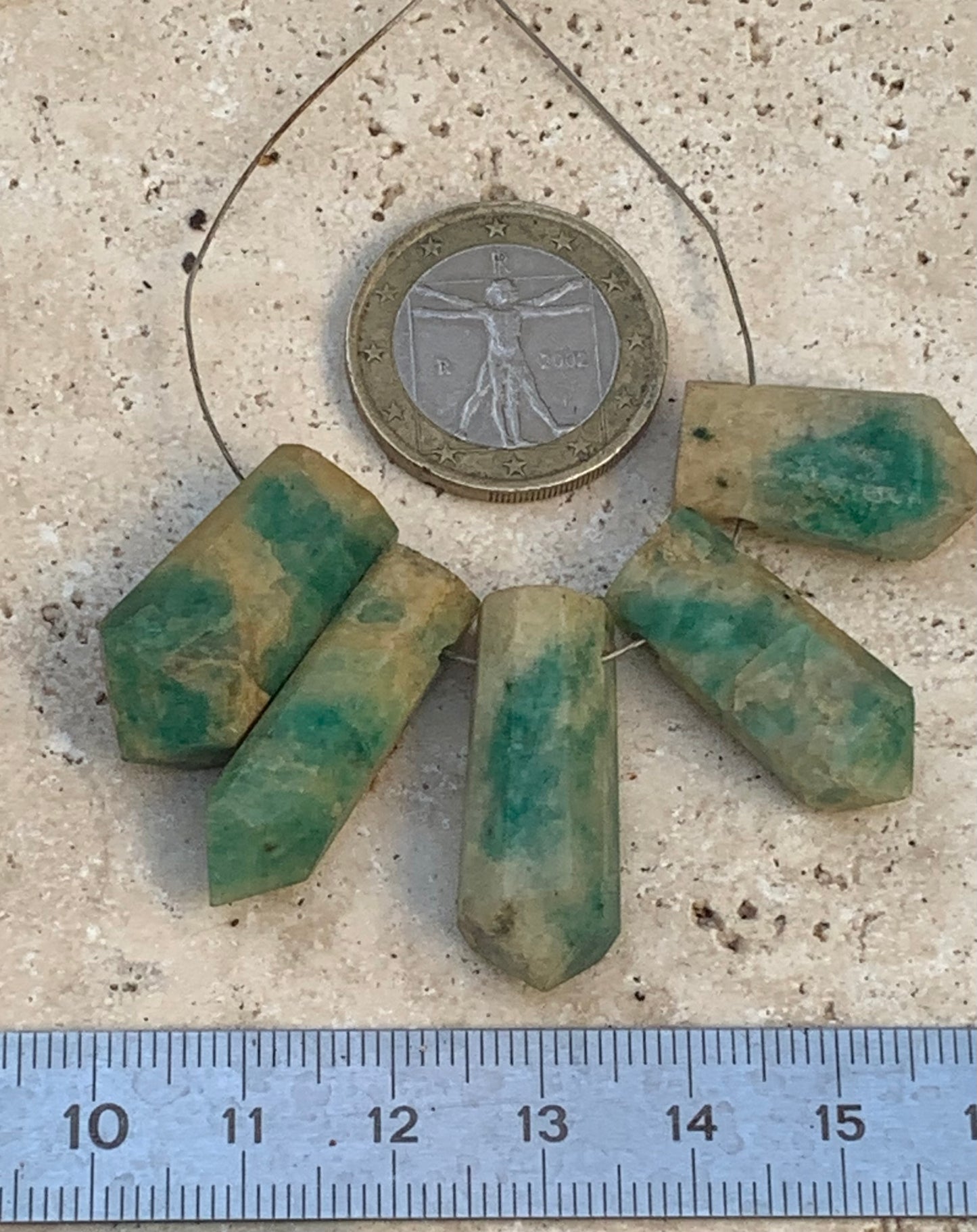 Émeraude, cristaux taillés et percés vendus en lot ou à l'unité, de 25mm x8 x7 environ - 20,6 grammes (lot). Parfait en collection, bijouterie, exposition...
