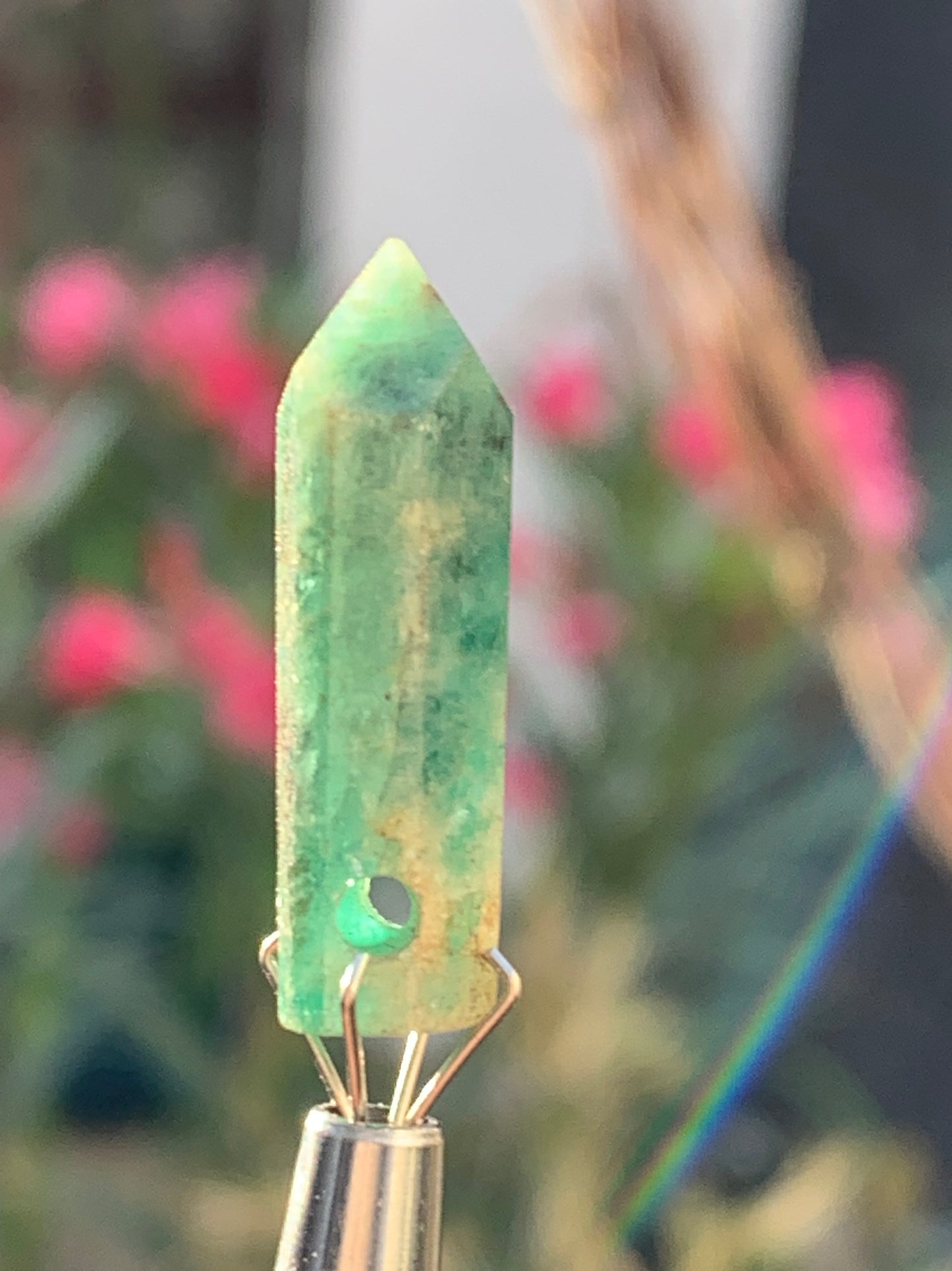 Émeraude, cristal taillé et percé de 25mm x8 x7 - 11,5 carats. Parfait en collection, bijouterie, exposition...