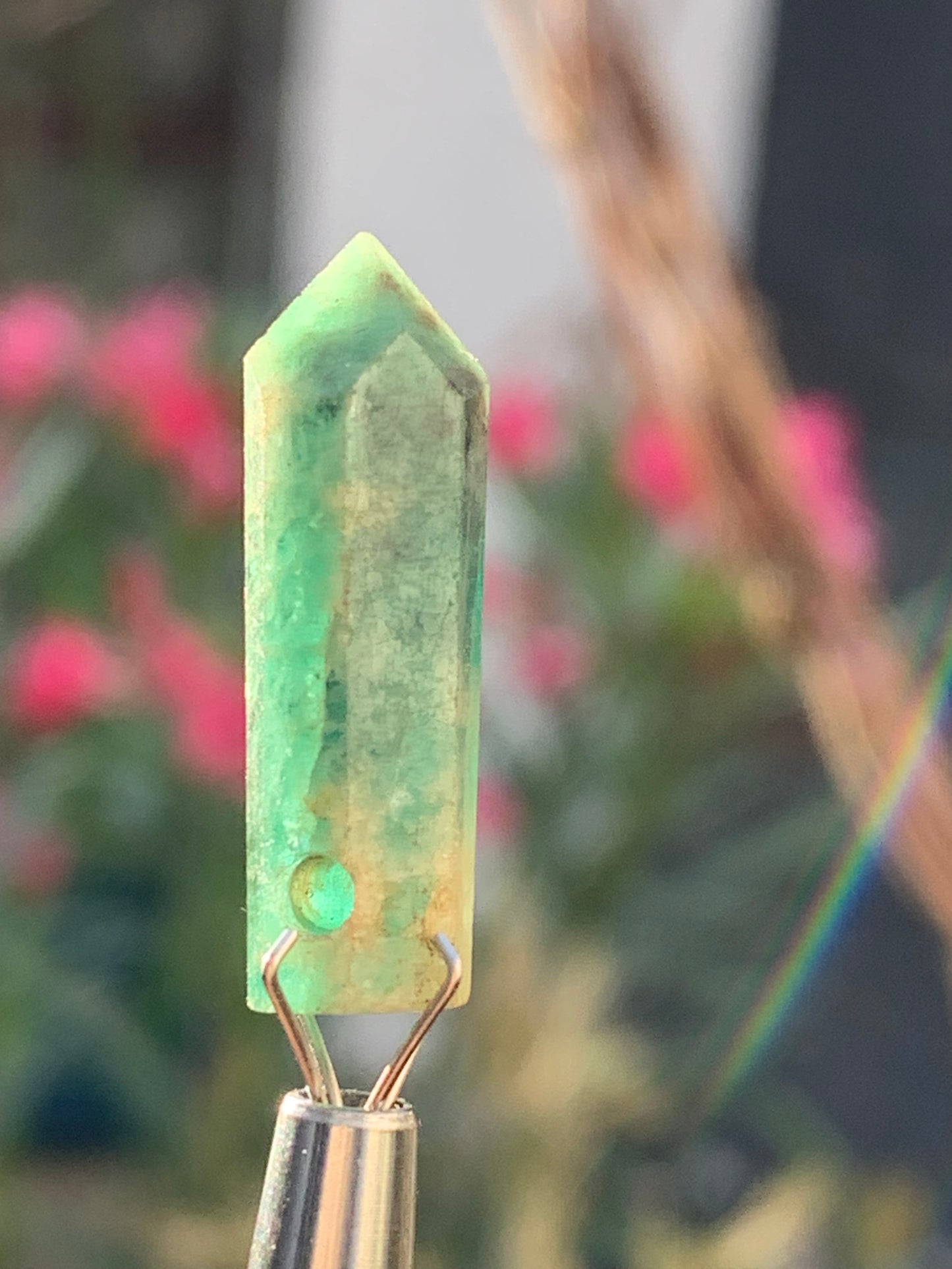 Émeraude, cristal taillé et percé de 25mm x8 x7 - 11,5 carats. Parfait en collection, bijouterie, exposition...