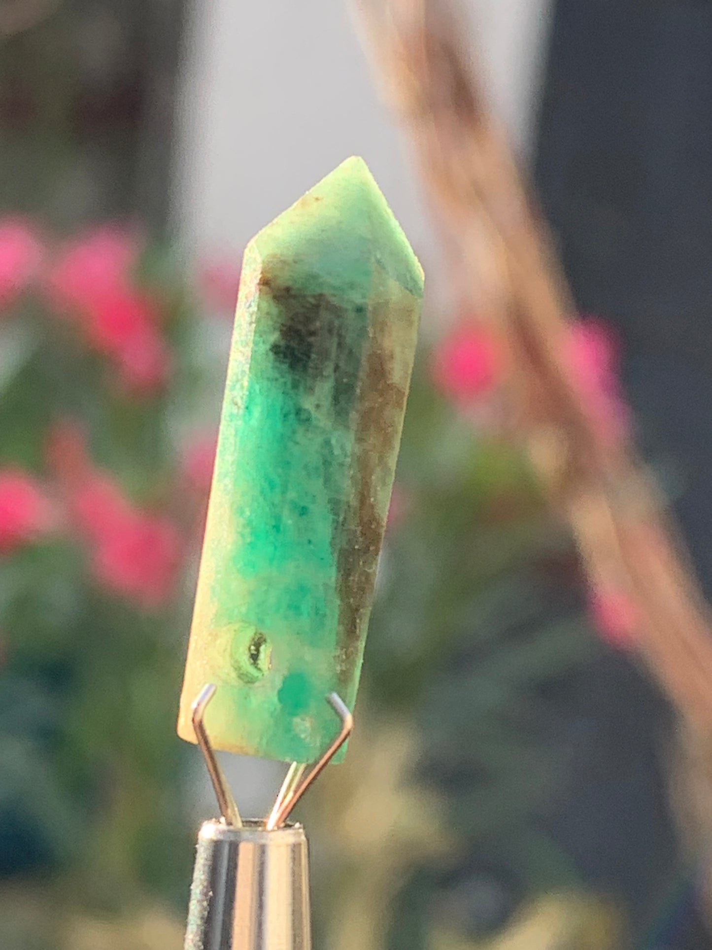 Émeraude, cristal taillé et percé de 25mm x8 x7 - 11,5 carats. Parfait en collection, bijouterie, exposition...