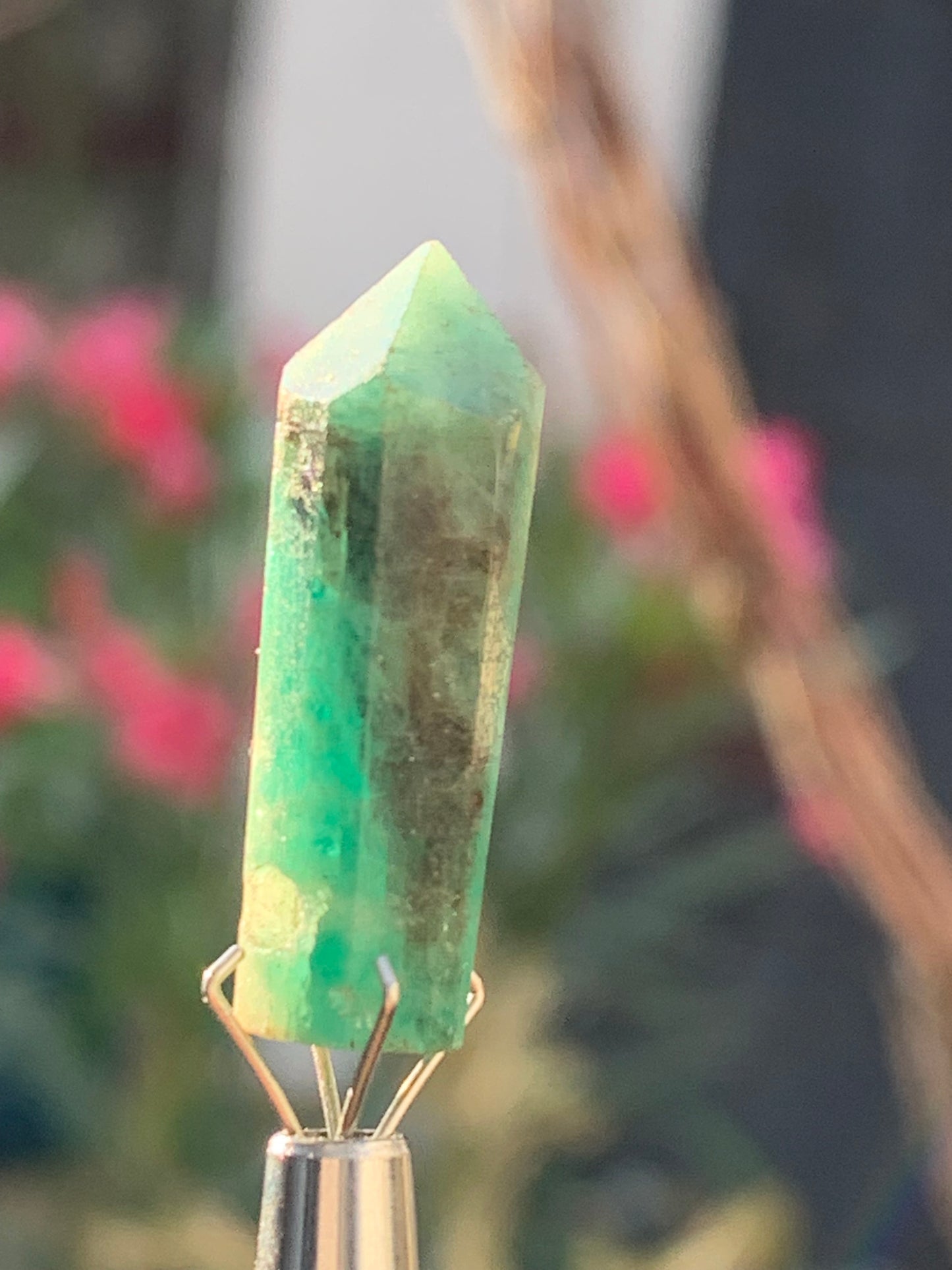 Émeraude, cristal taillé et percé de 25mm x8 x7 - 11,5 carats. Parfait en collection, bijouterie, exposition...