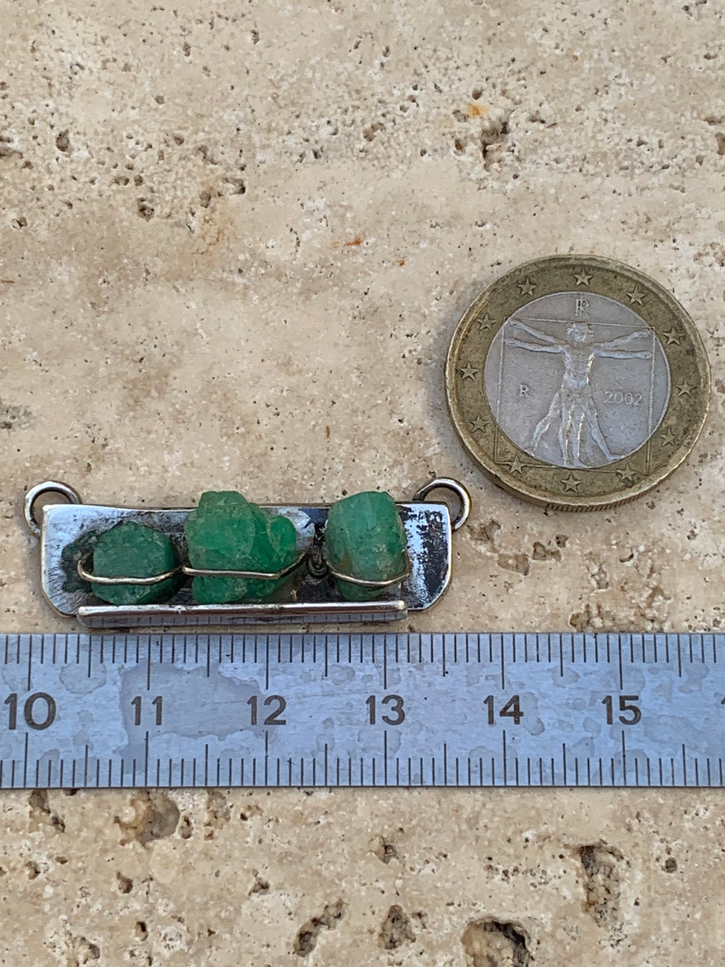 Émeraude, pendentif "double attache" en Argent vieilli de 40mm x12 x10 / 7,1 grammes. Pendentif vendu seul ou sur chaine de 42 cm !