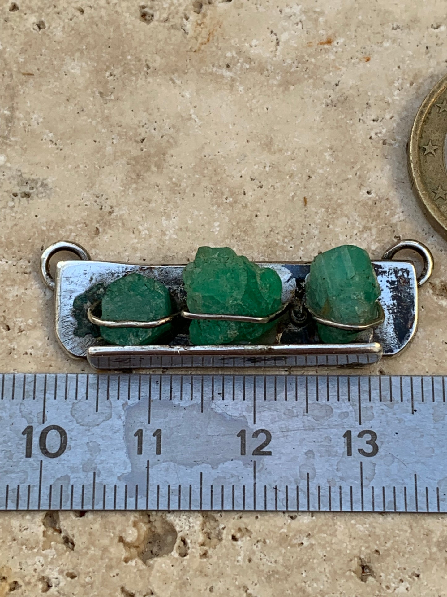 Émeraude, pendentif "double attache" en Argent vieilli de 40mm x12 x10 / 7,1 grammes. Pendentif vendu seul ou sur chaine de 42 cm !