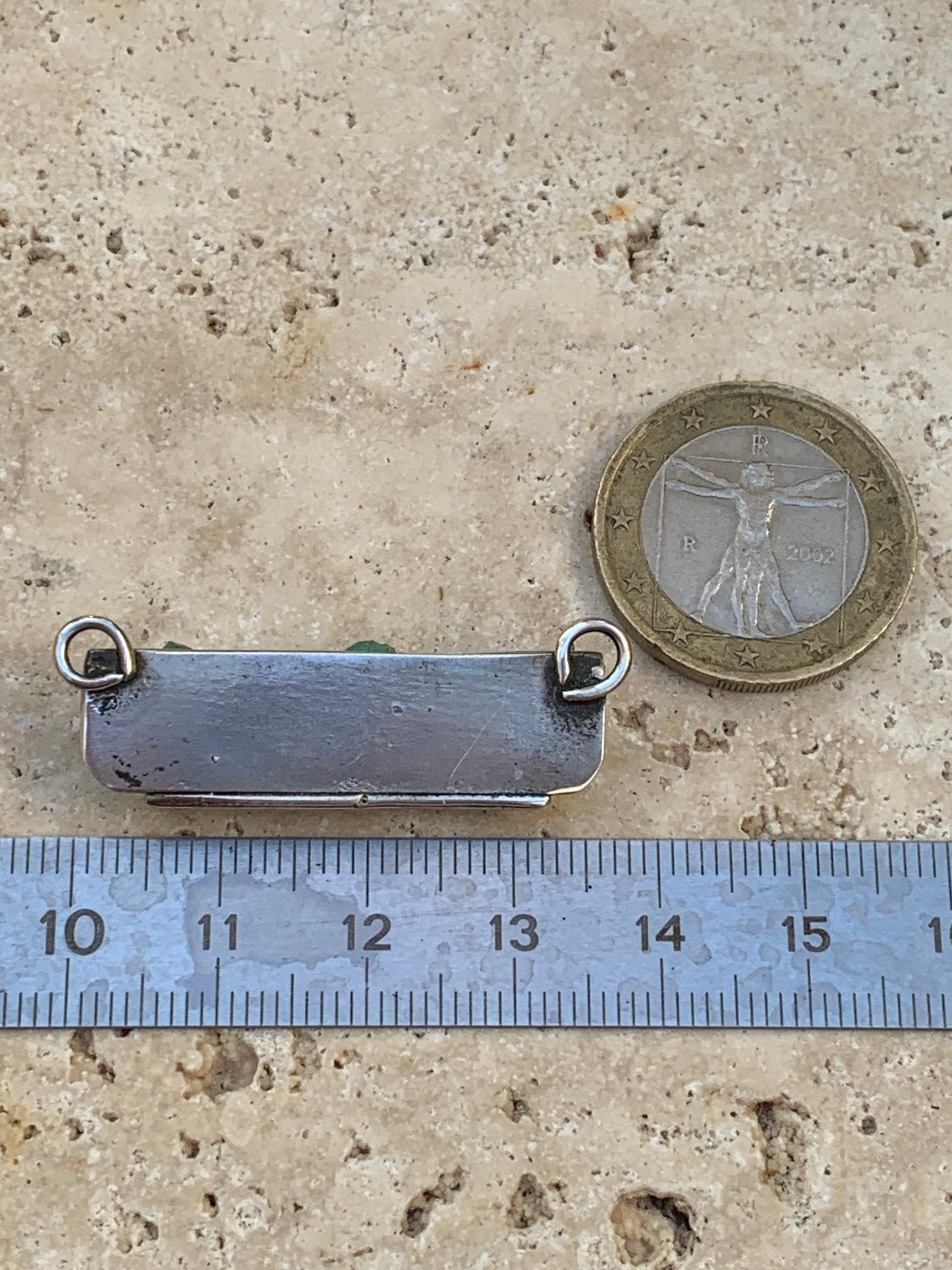 Émeraude, pendentif "double attache" en Argent vieilli de 40mm x12 x10 / 7,1 grammes. Pendentif vendu seul ou sur chaine de 42 cm !
