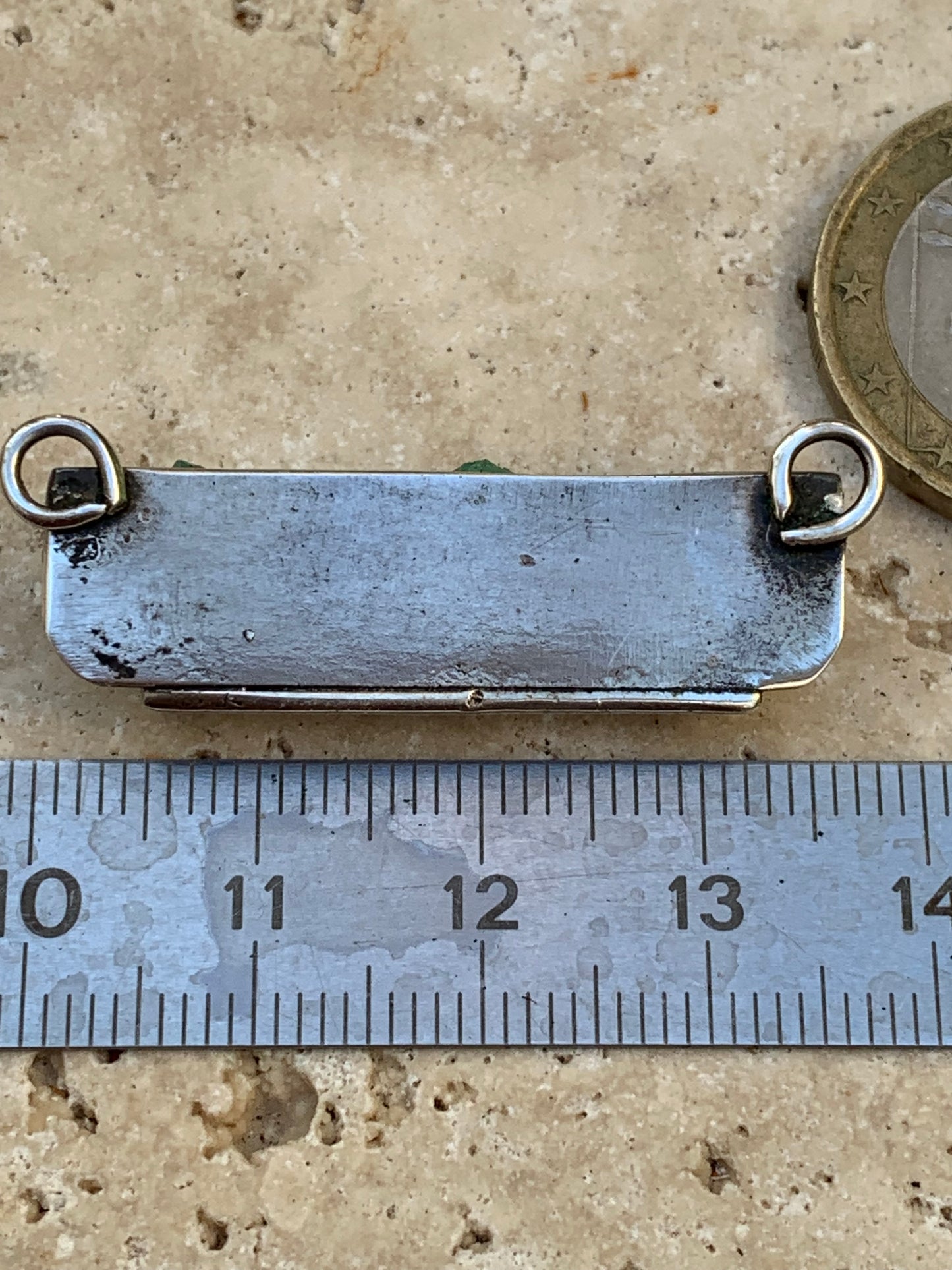 Émeraude, pendentif "double attache" en Argent vieilli de 40mm x12 x10 / 7,1 grammes. Pendentif vendu seul ou sur chaine de 42 cm !