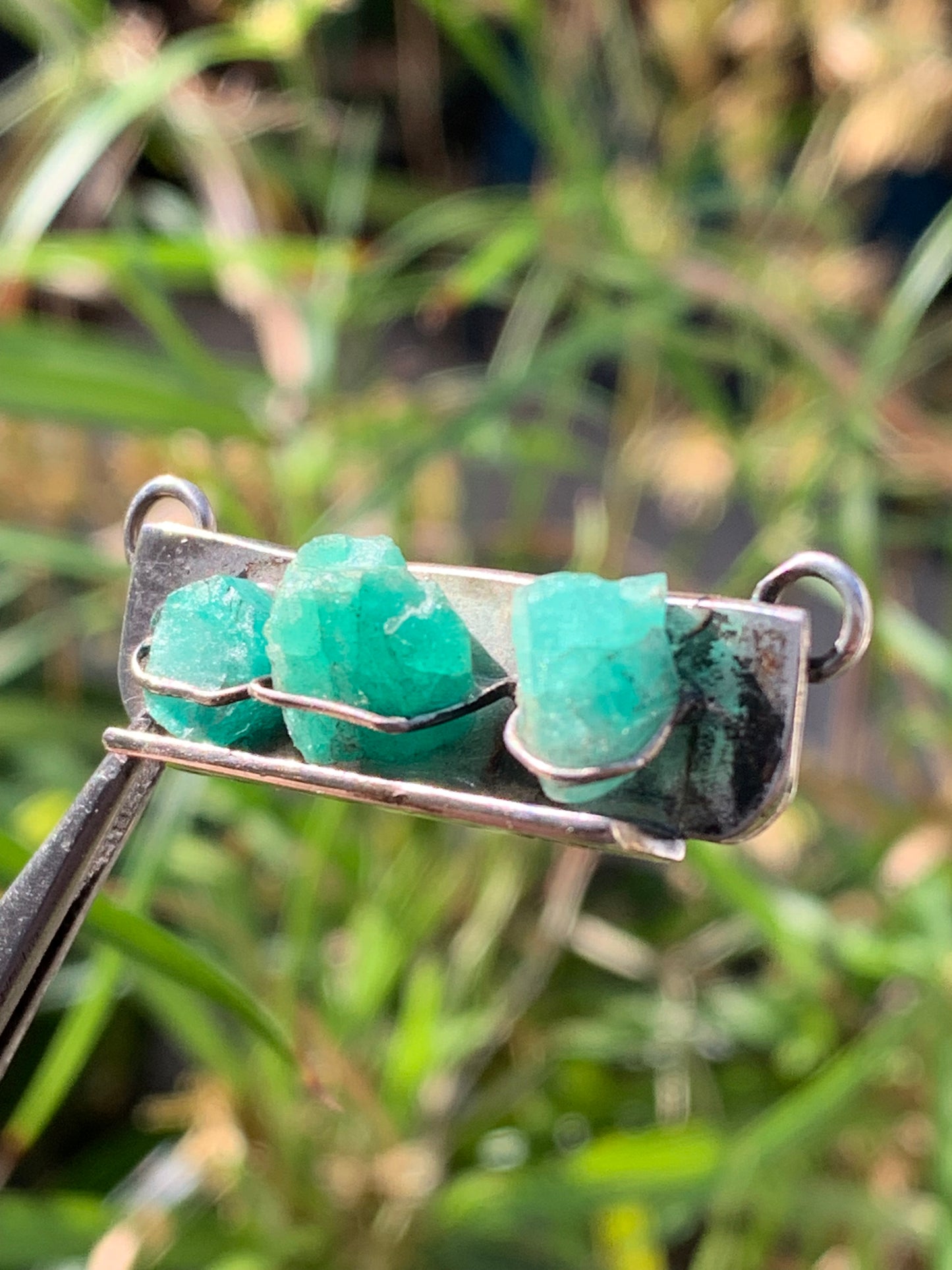 Émeraude, pendentif "double attache" en Argent vieilli de 40mm x12 x10 / 7,1 grammes. Pendentif vendu seul ou sur chaine de 42 cm !