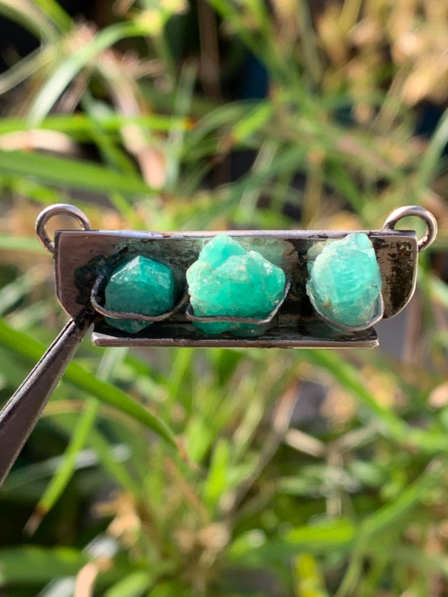 Émeraude, pendentif "double attache" en Argent vieilli de 40mm x12 x10 / 7,1 grammes. Pendentif vendu seul ou sur chaine de 42 cm !