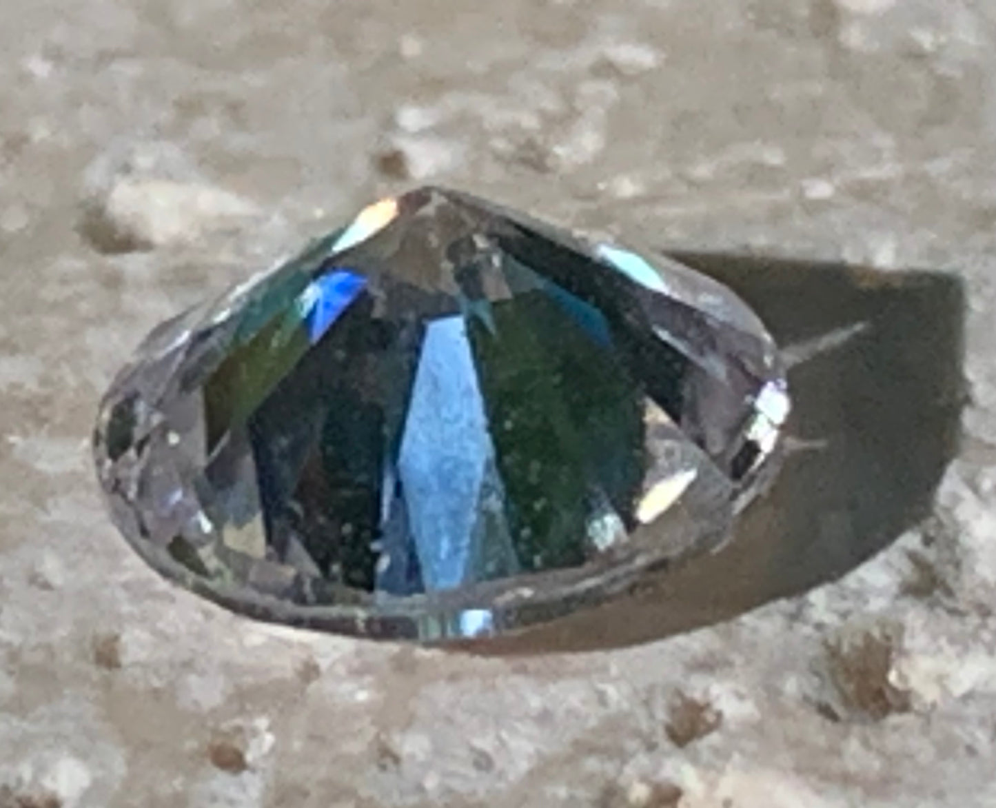 Moissanite, de 5mm x5 x4 - 1,33 carat. Excellente alternative au diamant, appréciée pour sa brillance exceptionnelle, parfait en collection, bijouterie, exposition...