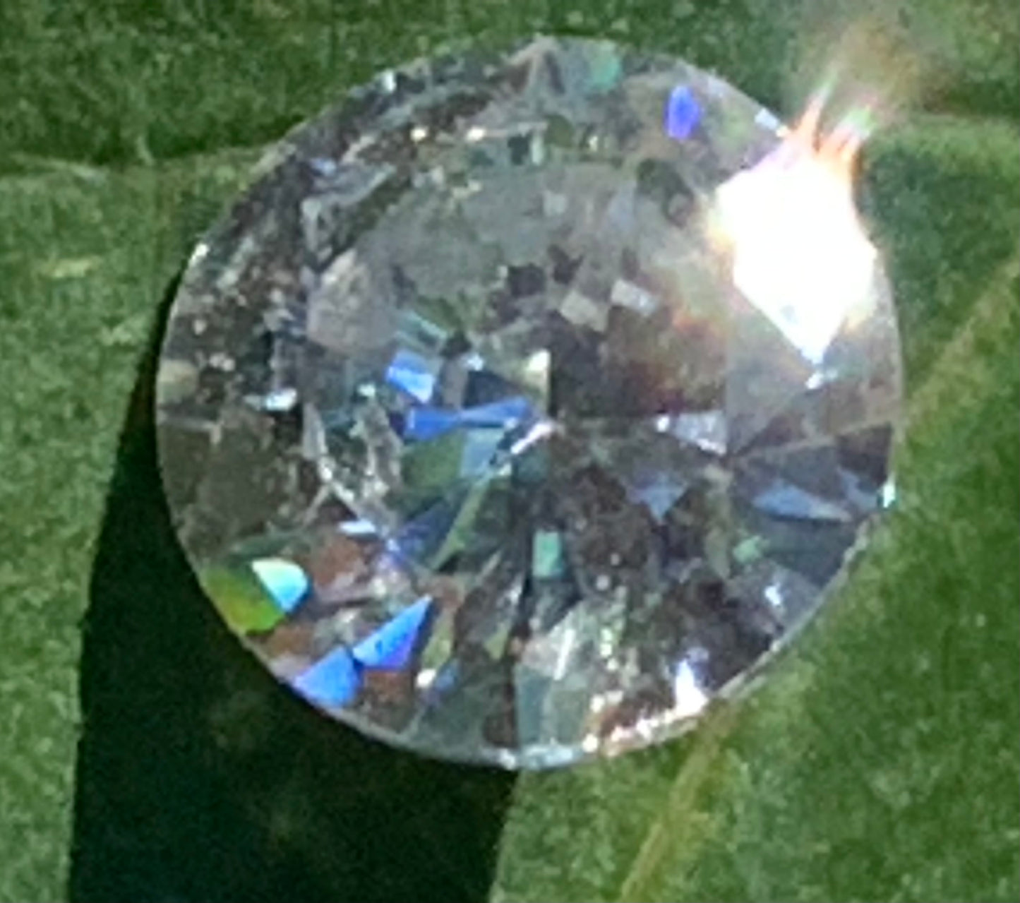 Moissanite, de 5mm x5 x4 - 1,33 carat. Excellente alternative au diamant, appréciée pour sa brillance exceptionnelle, parfait en collection, bijouterie, exposition...