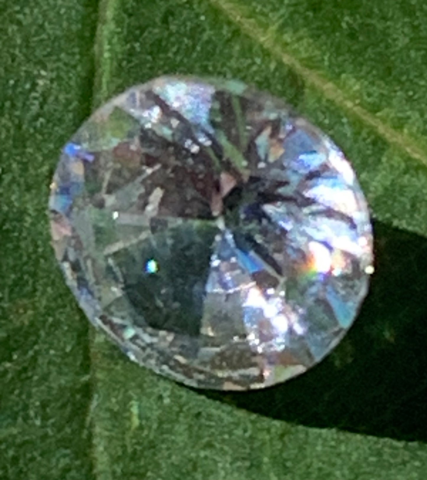 Moissanite, de 5mm x5 x4 - 1,33 carat. Excellente alternative au diamant, appréciée pour sa brillance exceptionnelle, parfait en collection, bijouterie, exposition...