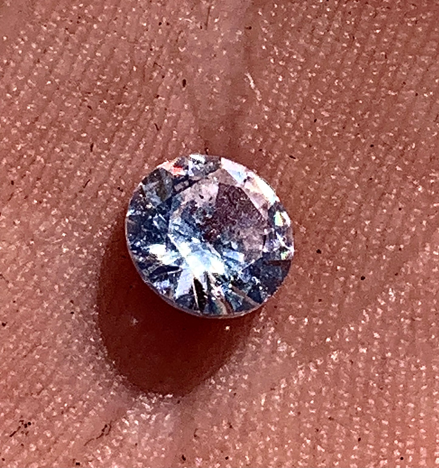 Moissanite, de 5mm x5 x4 - 1,33 carat. Excellente alternative au diamant, appréciée pour sa brillance exceptionnelle, parfait en collection, bijouterie, exposition...