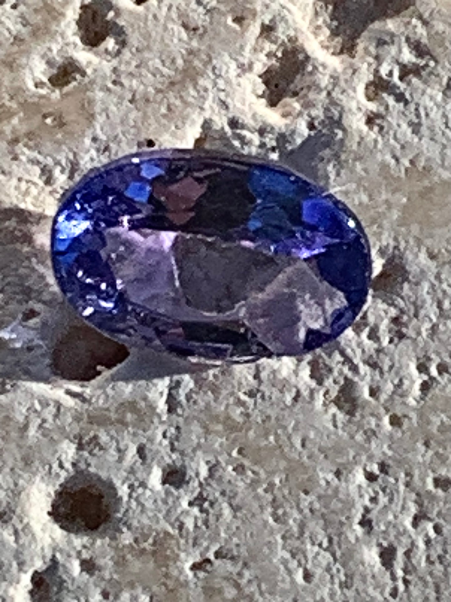 Tanzanite, superbes gemmes de 5mm x 4 x2 - 0,50 carat en moyenne. Vente à l'unité ou lot. Parfait en bijouterie, collection ,exposition...