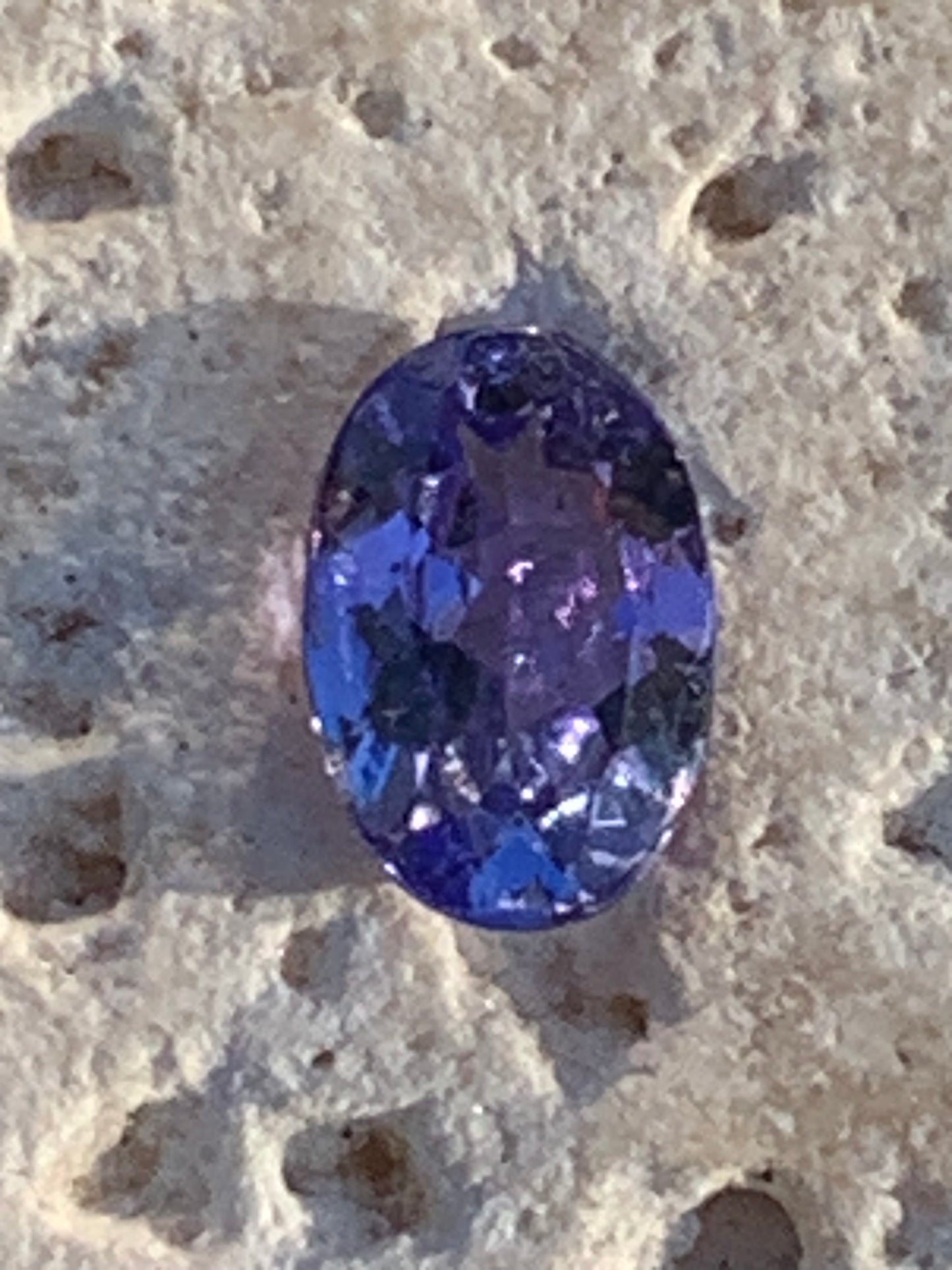 Tanzanite, superbes gemmes de 5mm x 4 x2 - 0,50 carat en moyenne. Vente à l'unité ou lot. Parfait en bijouterie, collection ,exposition...