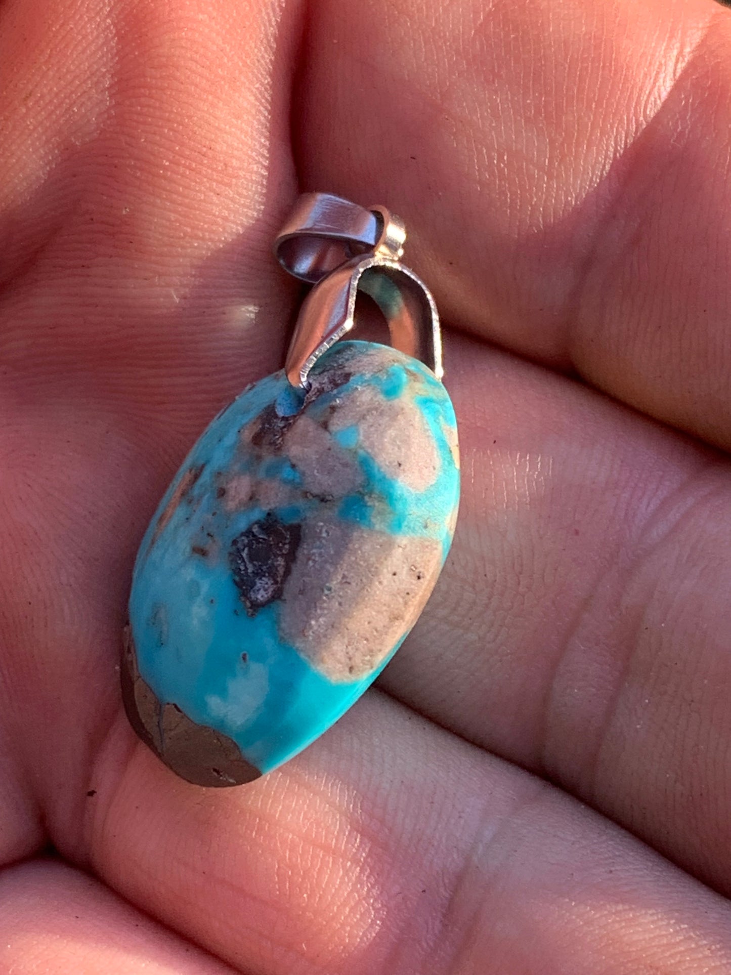 Turquoise Perse/ Iran ! Pendentif en Argent 925 de 40mm de hauteur x 20 x 12 - 8,8 grammes. Vendu avec cordon réglable de couleur noire !