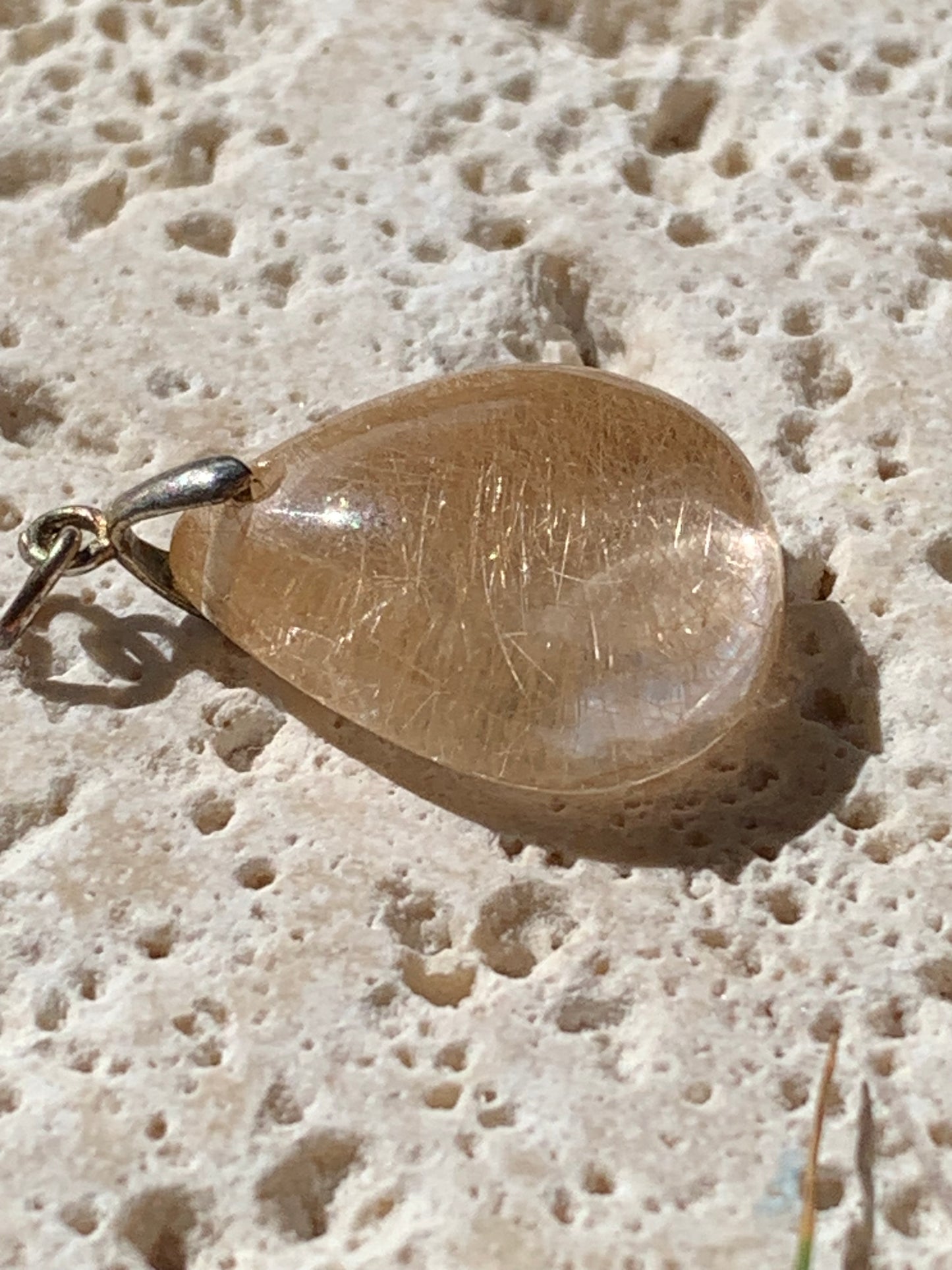 Rock crystal/golden rutile quartz 25mm x15 x7 - 3.9 gr., Perfect for jewelry, collection, exhibition...