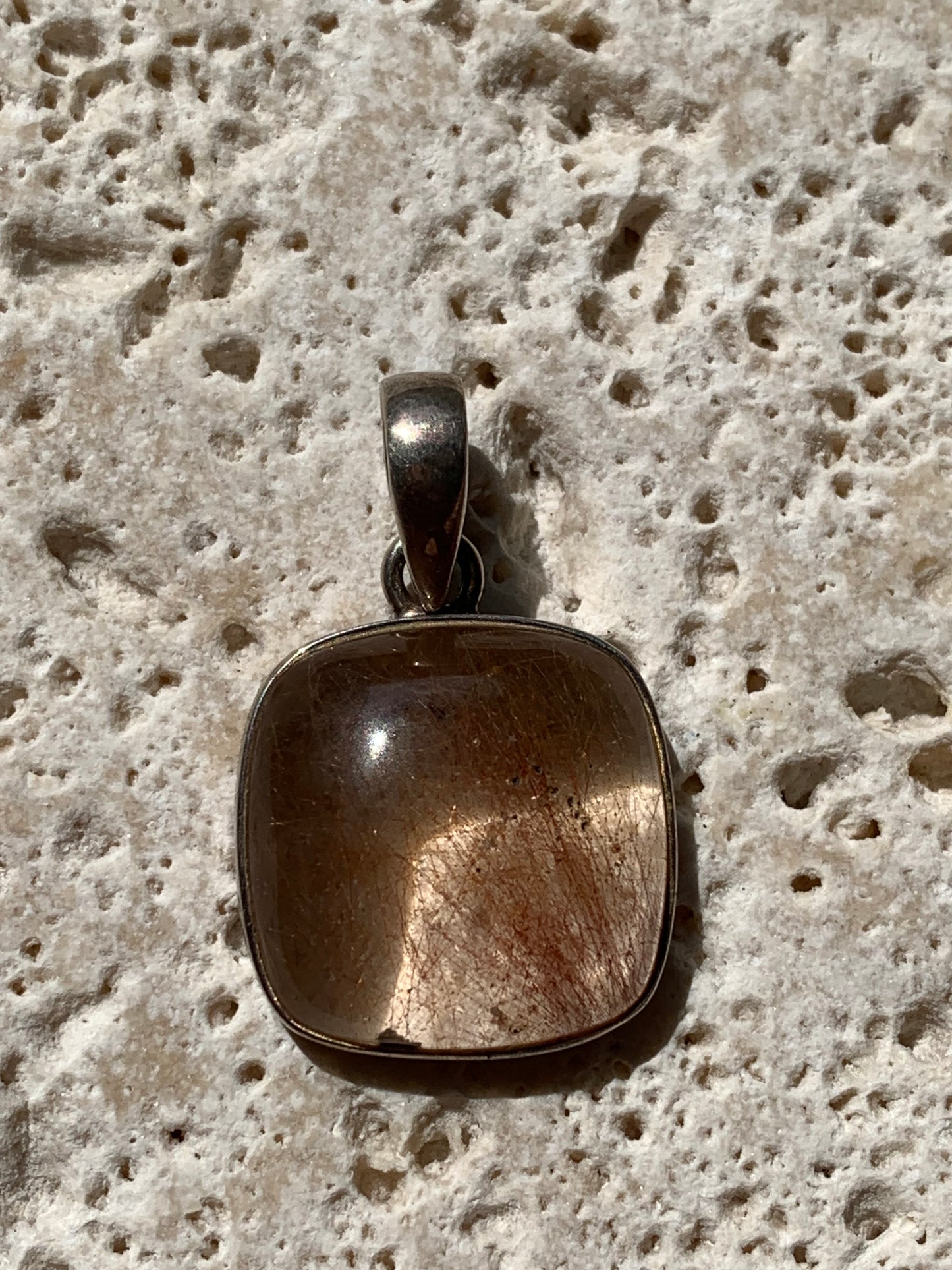 Rock crystal/quartz with golden rutiles, 30mm x20 x8 - 5.7 gr., perfect for jewelry, collections, exhibitions...