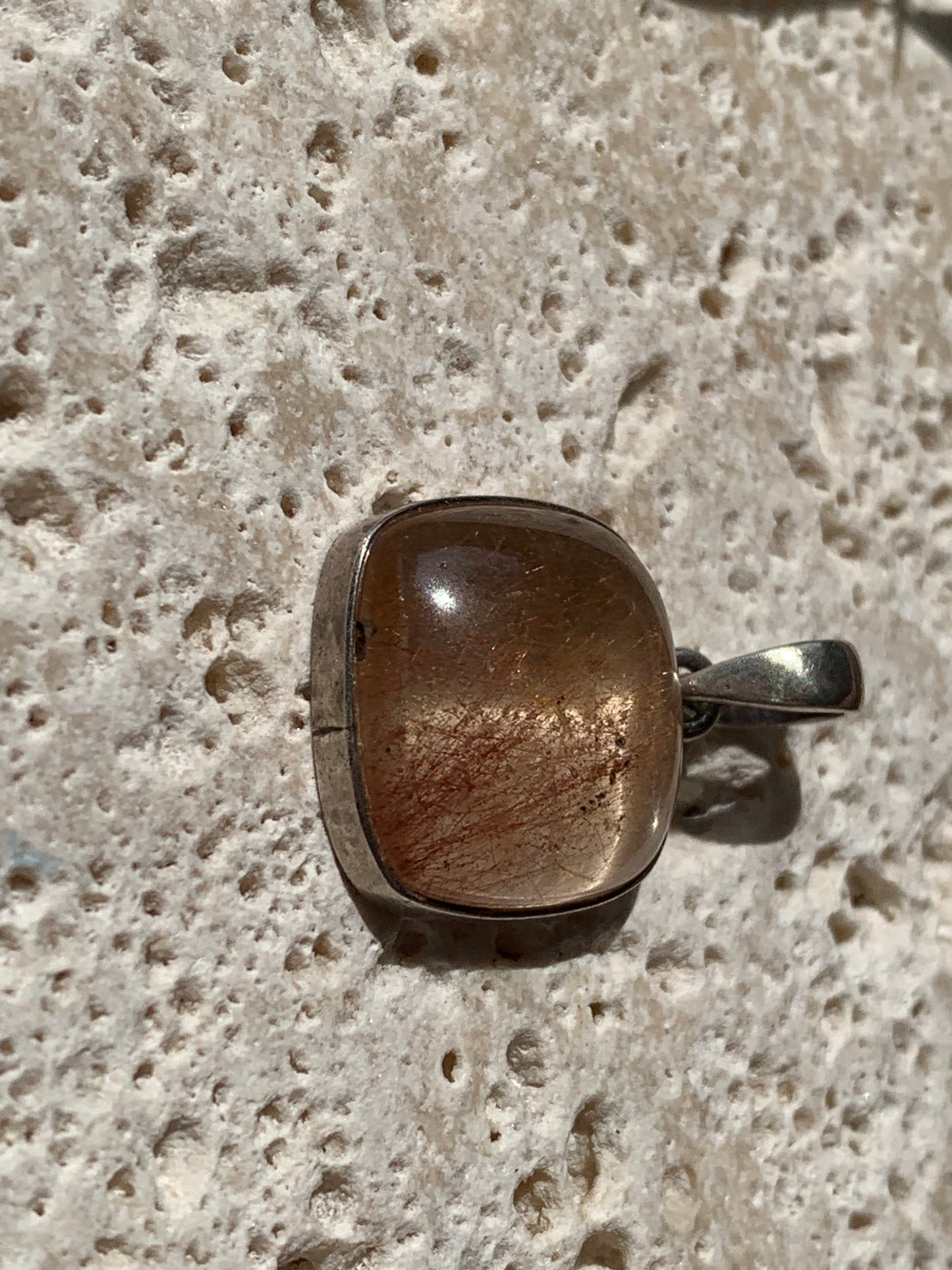 Rock crystal/quartz with golden rutiles, 30mm x20 x8 - 5.7 gr., perfect for jewelry, collections, exhibitions...