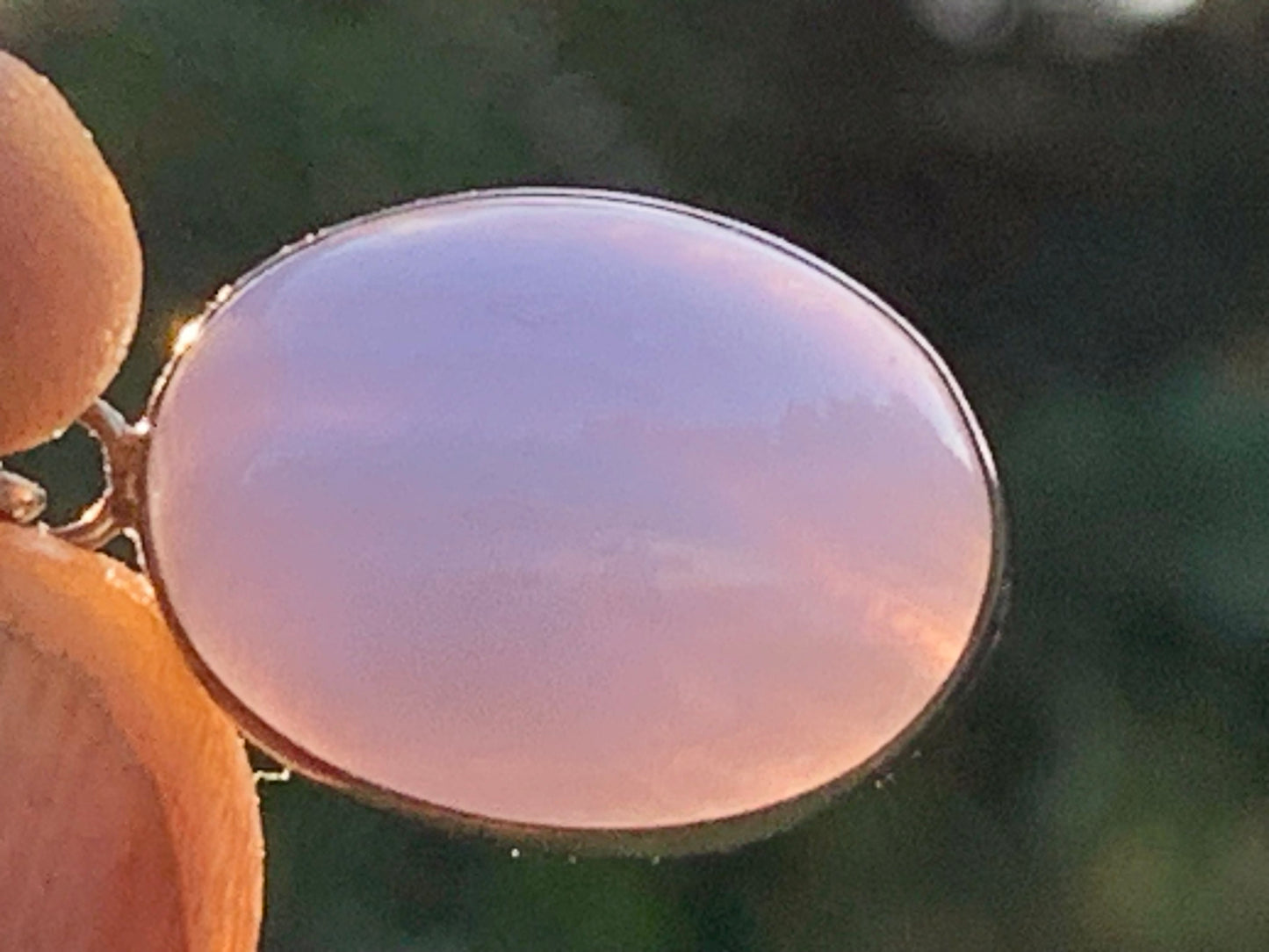 Agate Calcédoine Bleue, pendentif en Argent de 30millimètres de hauteur x 16 x 10. Vendu avec cordon noir réglable offert !