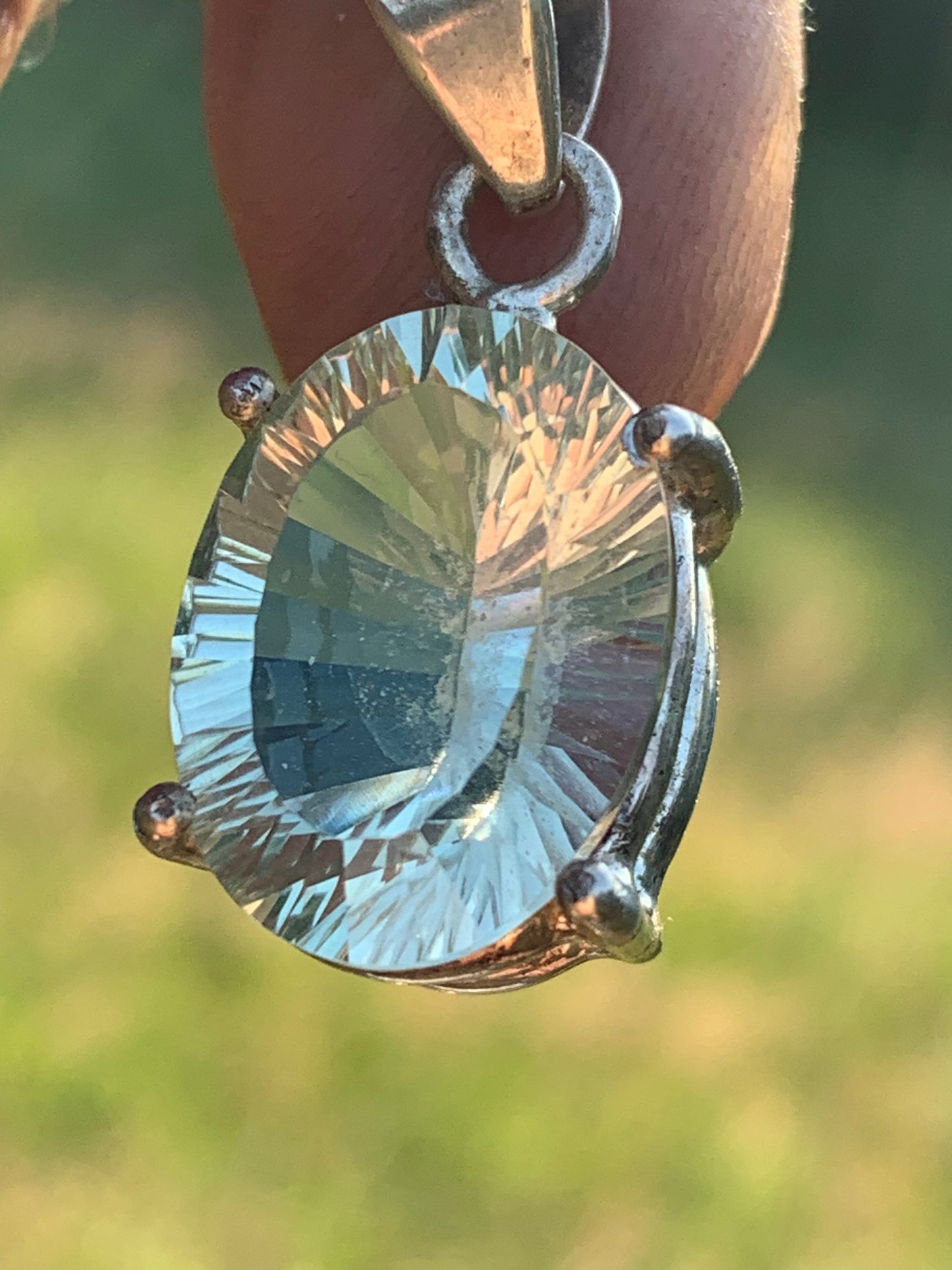 Prasiolite naturelle, superbe pendentif en Argent de 30mm x 14 x 11. Prêt à porter ou pour collection ,exposition...