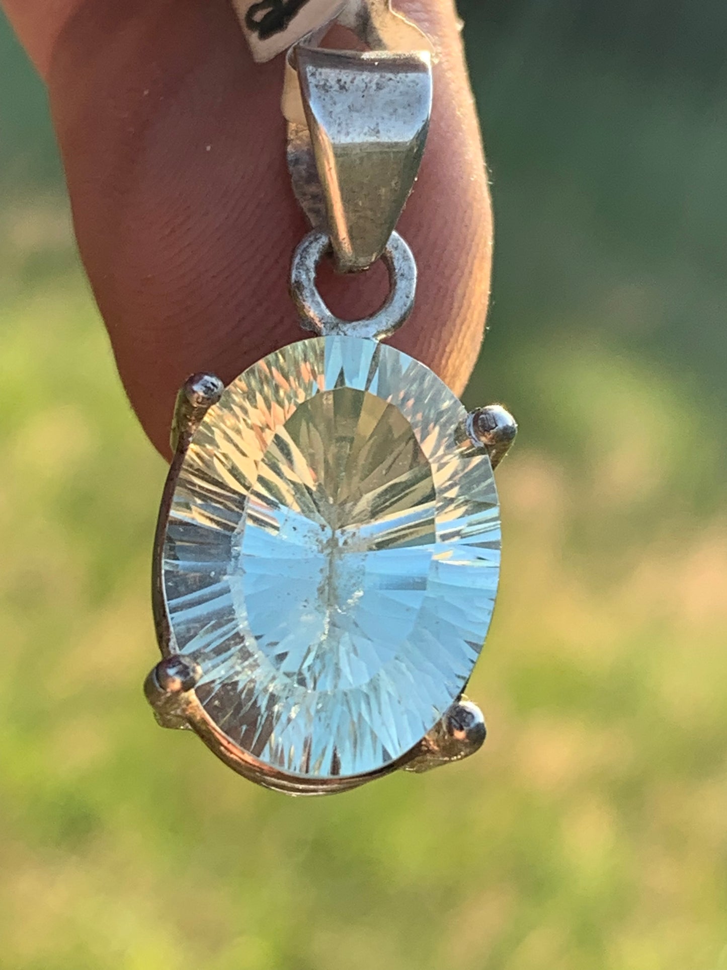 Prasiolite naturelle, superbe pendentif en Argent de 30mm x 14 x 11. Prêt à porter ou pour collection ,exposition...