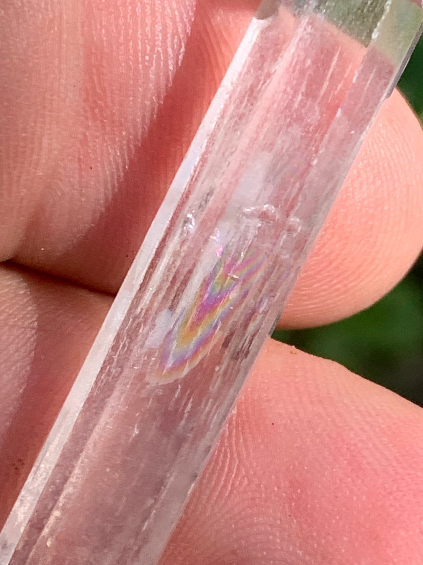 Kunzite, spècimen de 40mm x10 x 8 - 6 grammes. Parfait pour la bijouterie, collection, exposition...