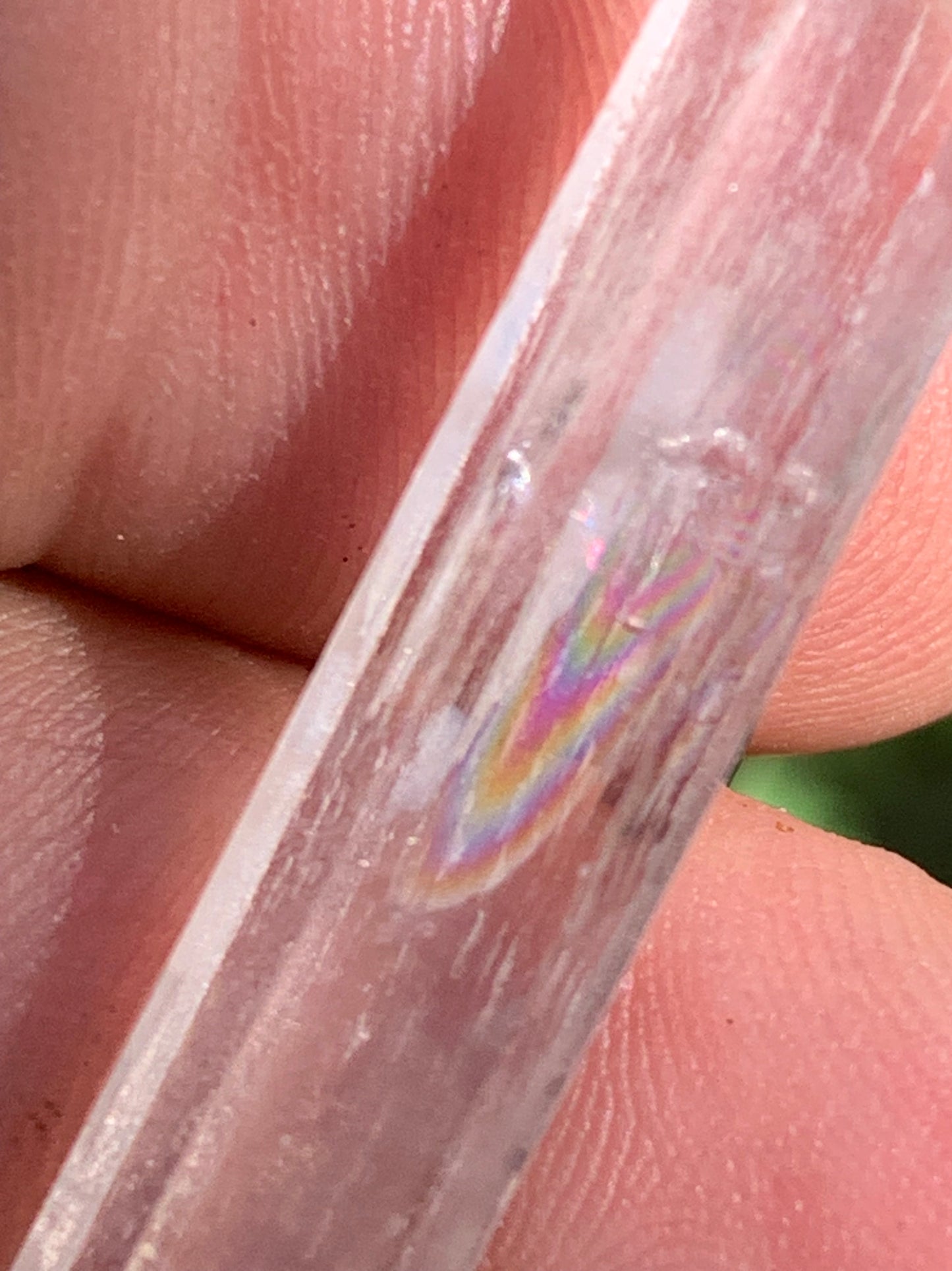 Kunzite, spècimen de 40mm x10 x 8 - 6 grammes. Parfait pour la bijouterie, collection, exposition...