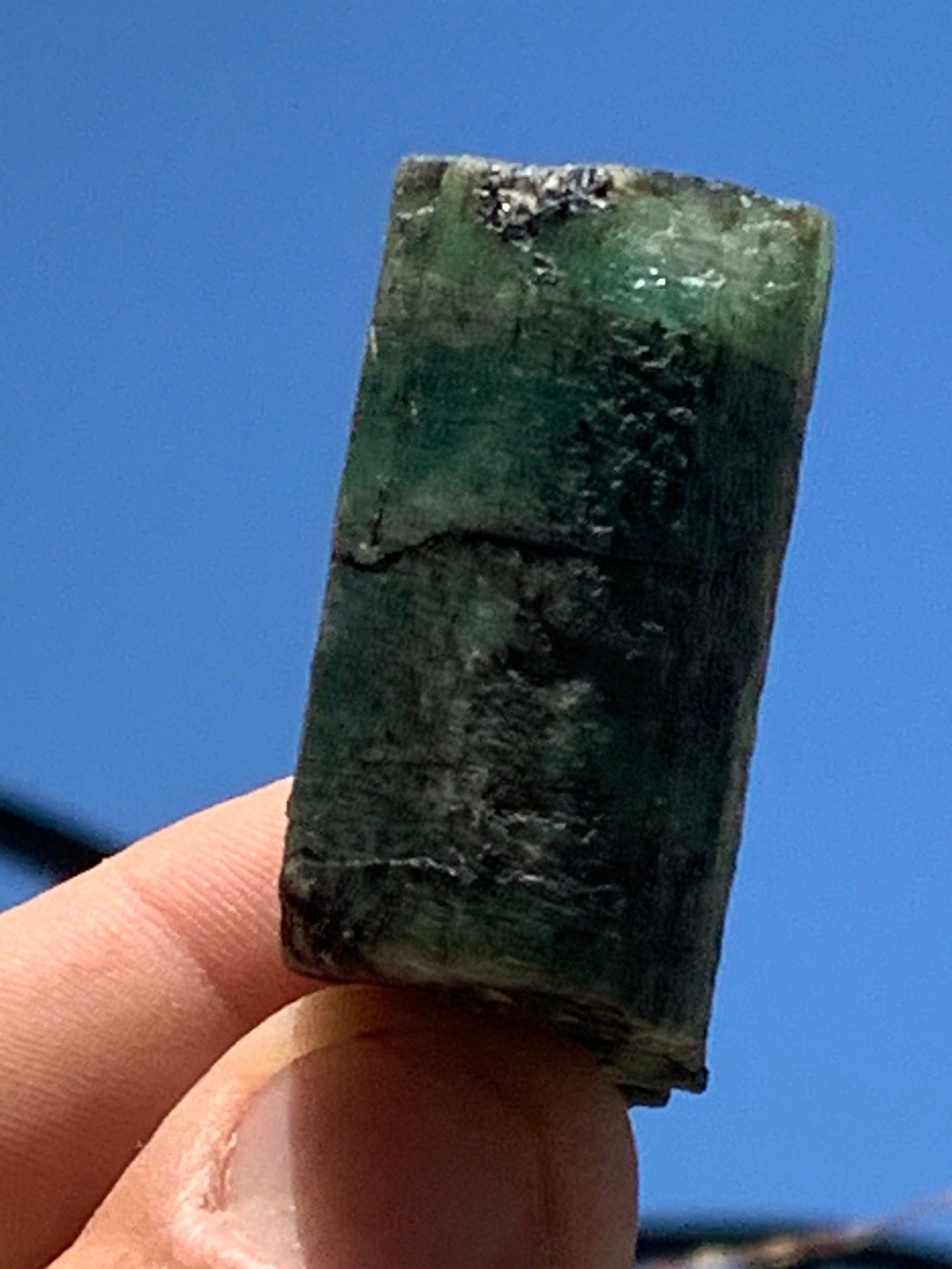 Émeraude, pièce brute de 43mm x 26 x 21 - 42,2 grammes. Parfait en collection, bijouterie, exposition...
