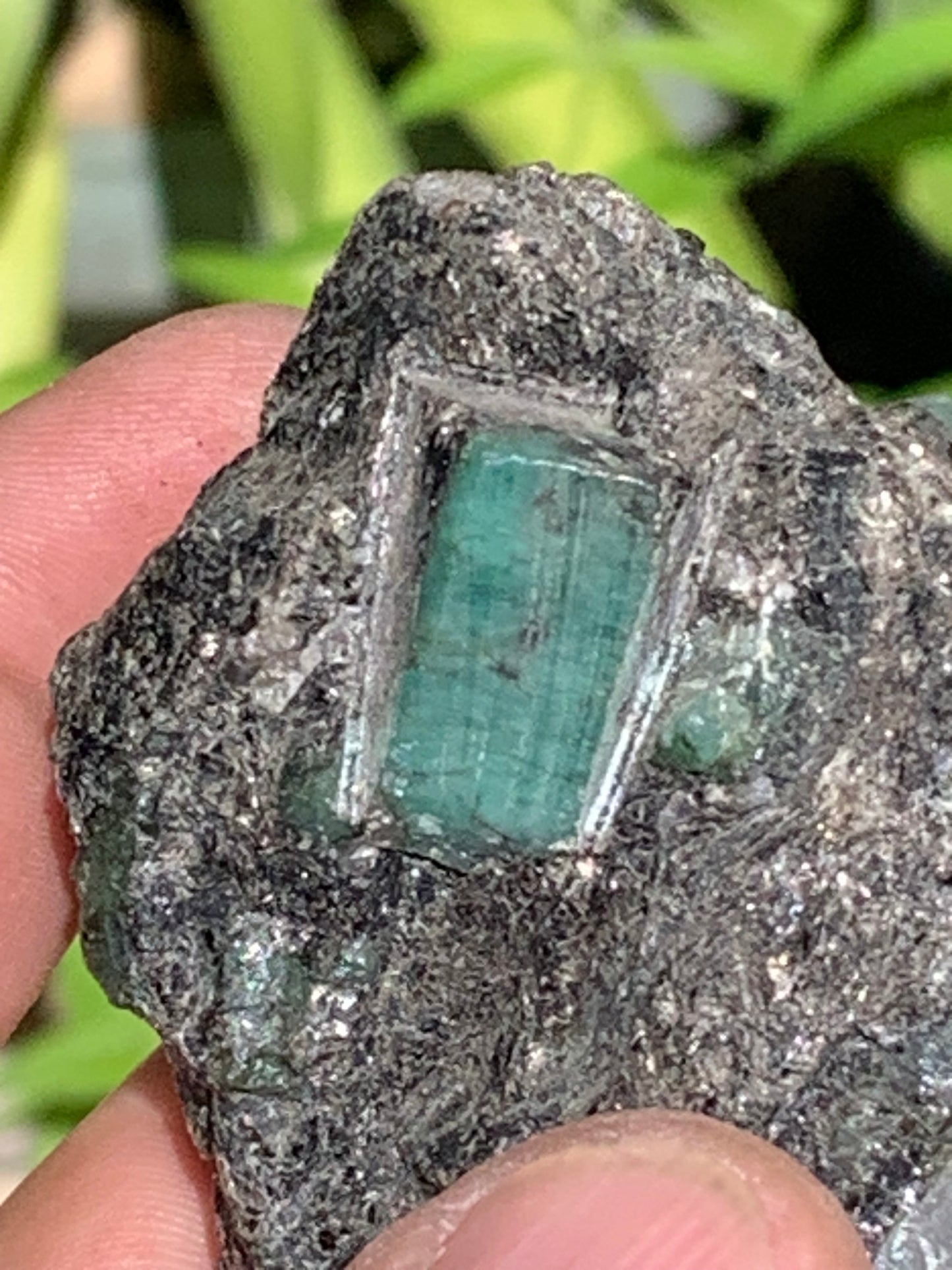 Émeraude, macle avec 2 belles pièces d'Emeraude de 75mm x 55 x 40 - 219 grammes. Parfait en collection, bijouterie, exposition...