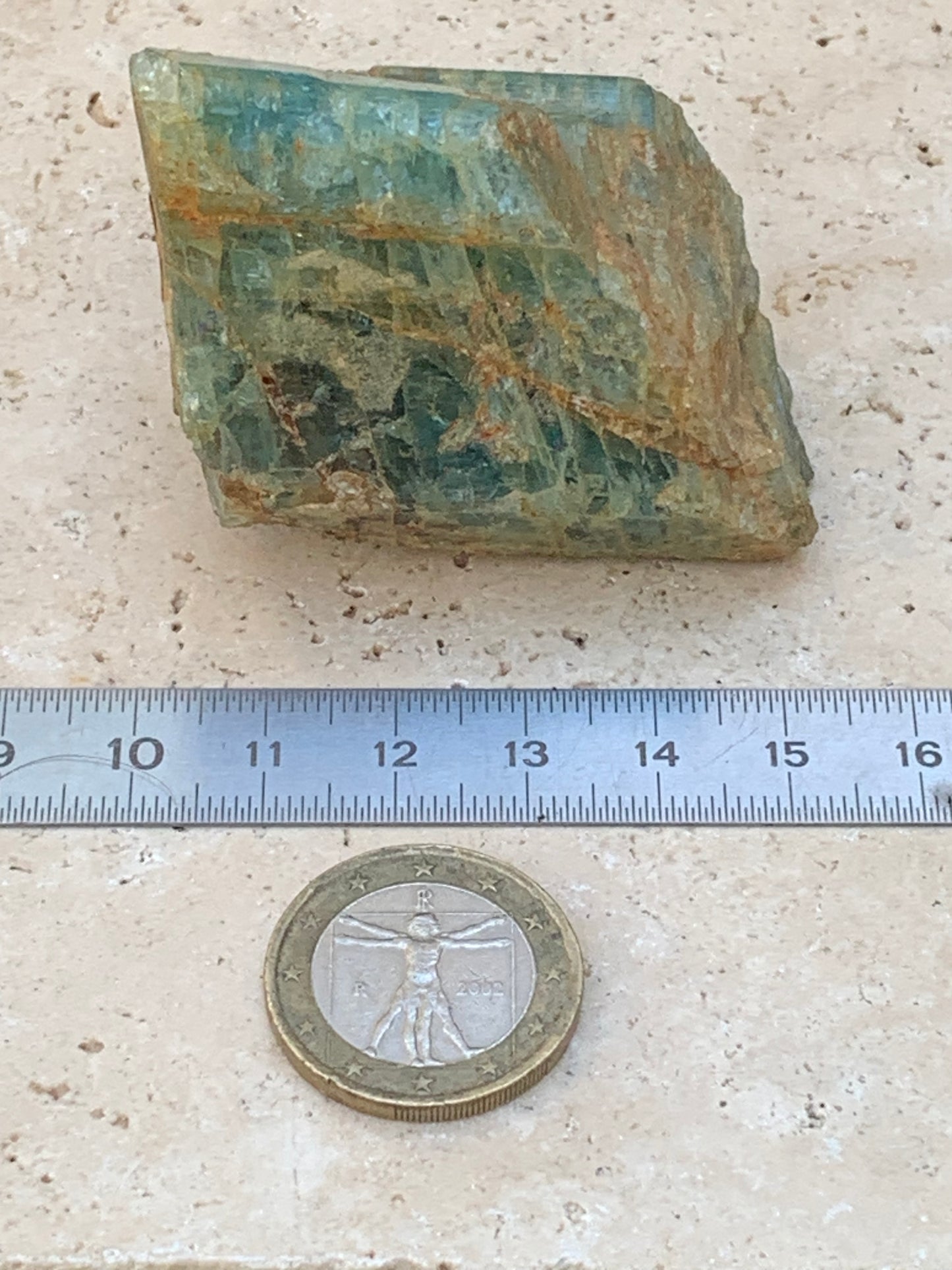 Béryl bleu, spécimen de 58mm x 37 x 33 - 104,4 grammes. Parfait en collection, exposition, lithothérapie...